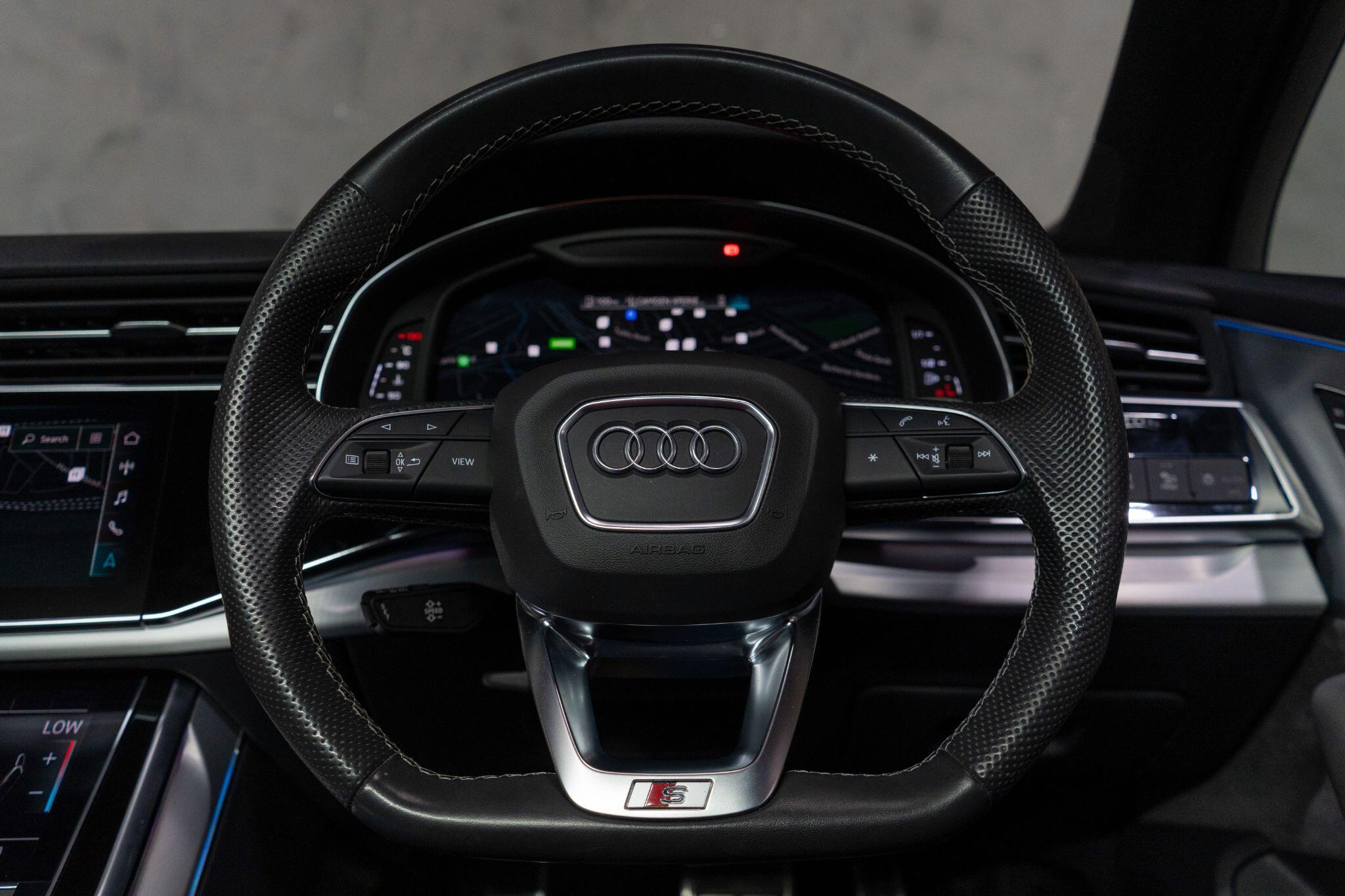 Audi SQ7 view 31
