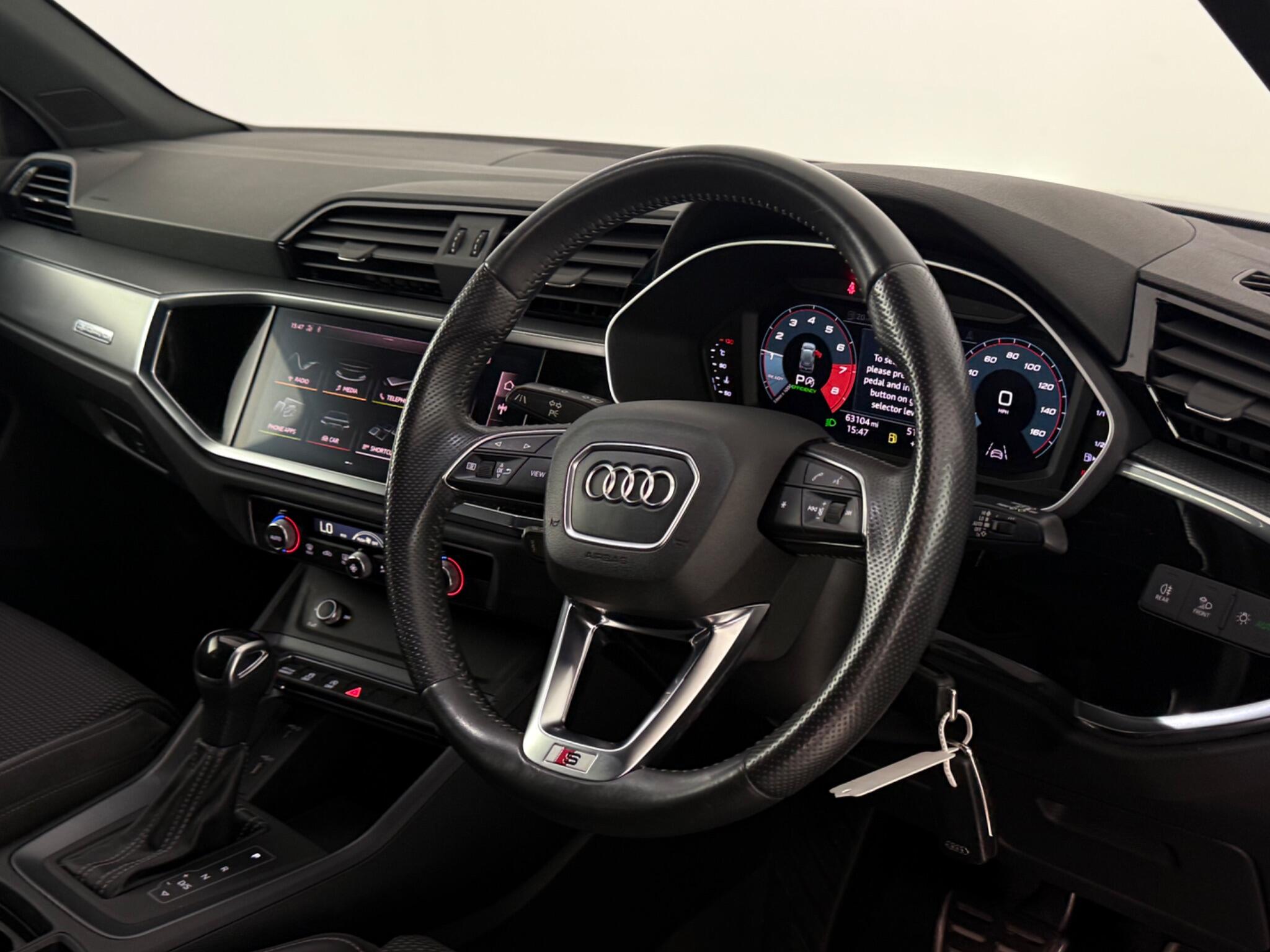 Audi Q3 view 3
