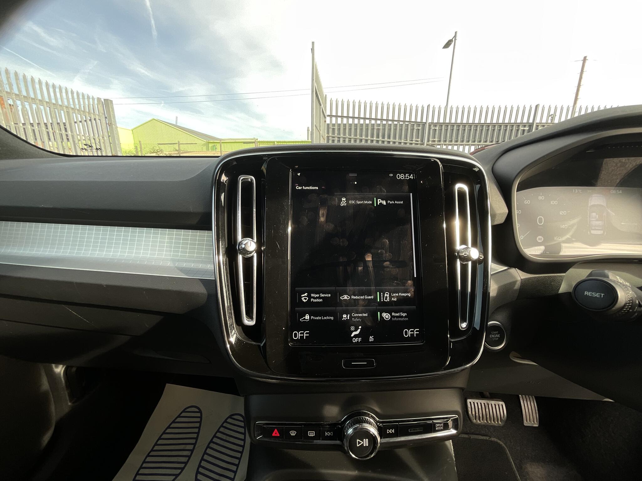 Volvo XC40 view 23