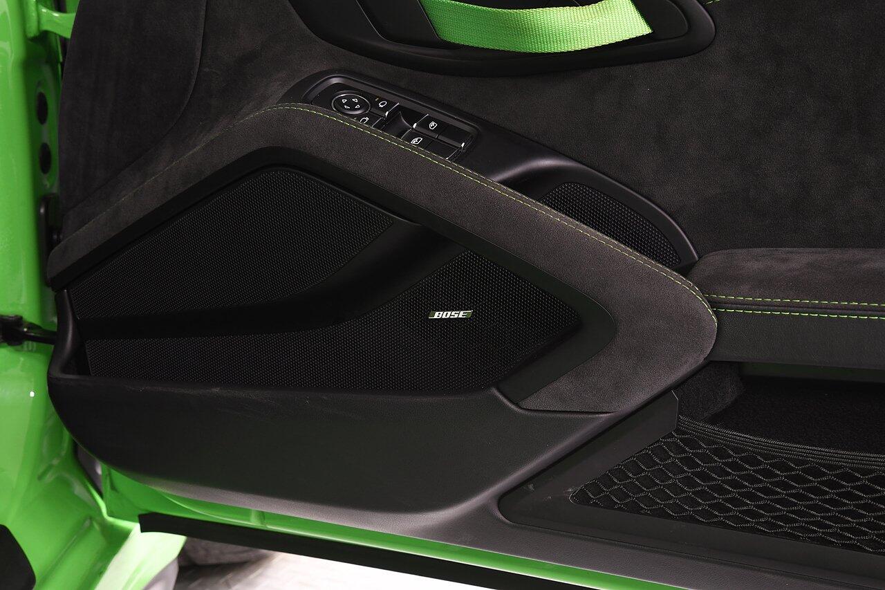 Porsche 911 view 29