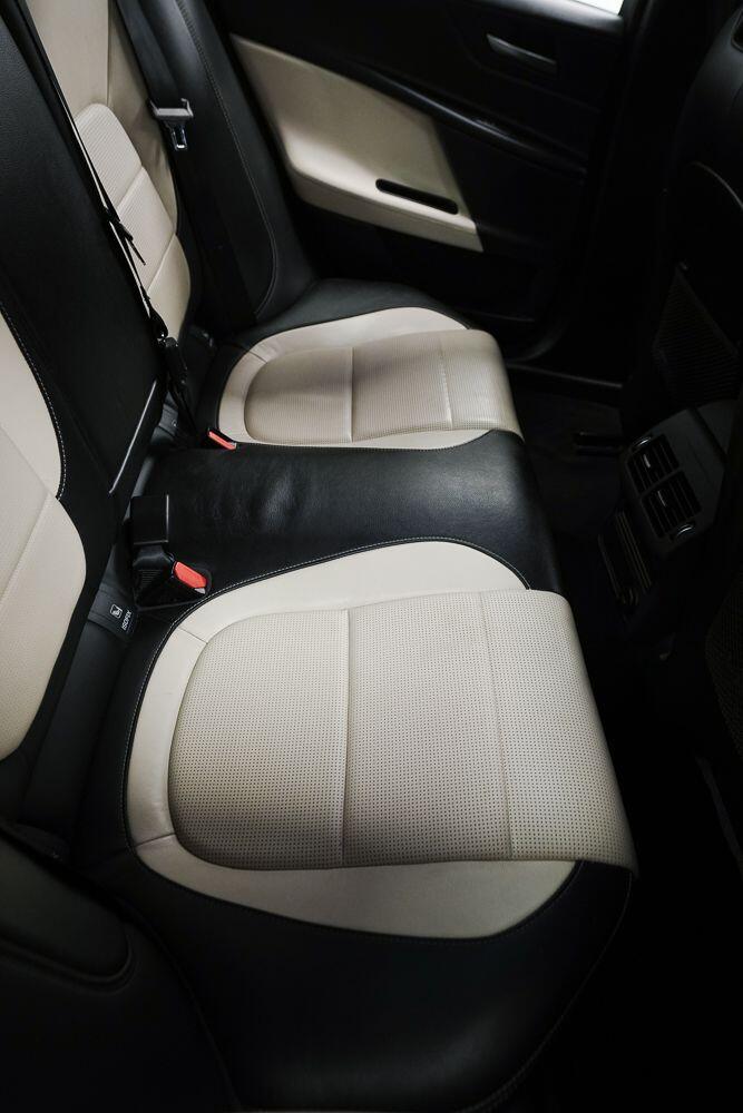 Jaguar Xe view 14