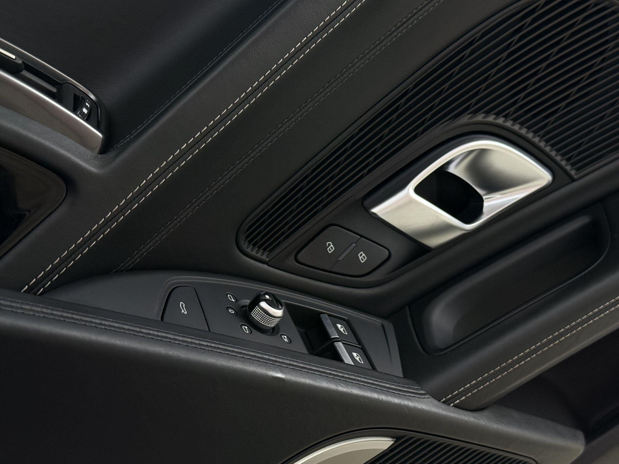 Audi R8 view 43
