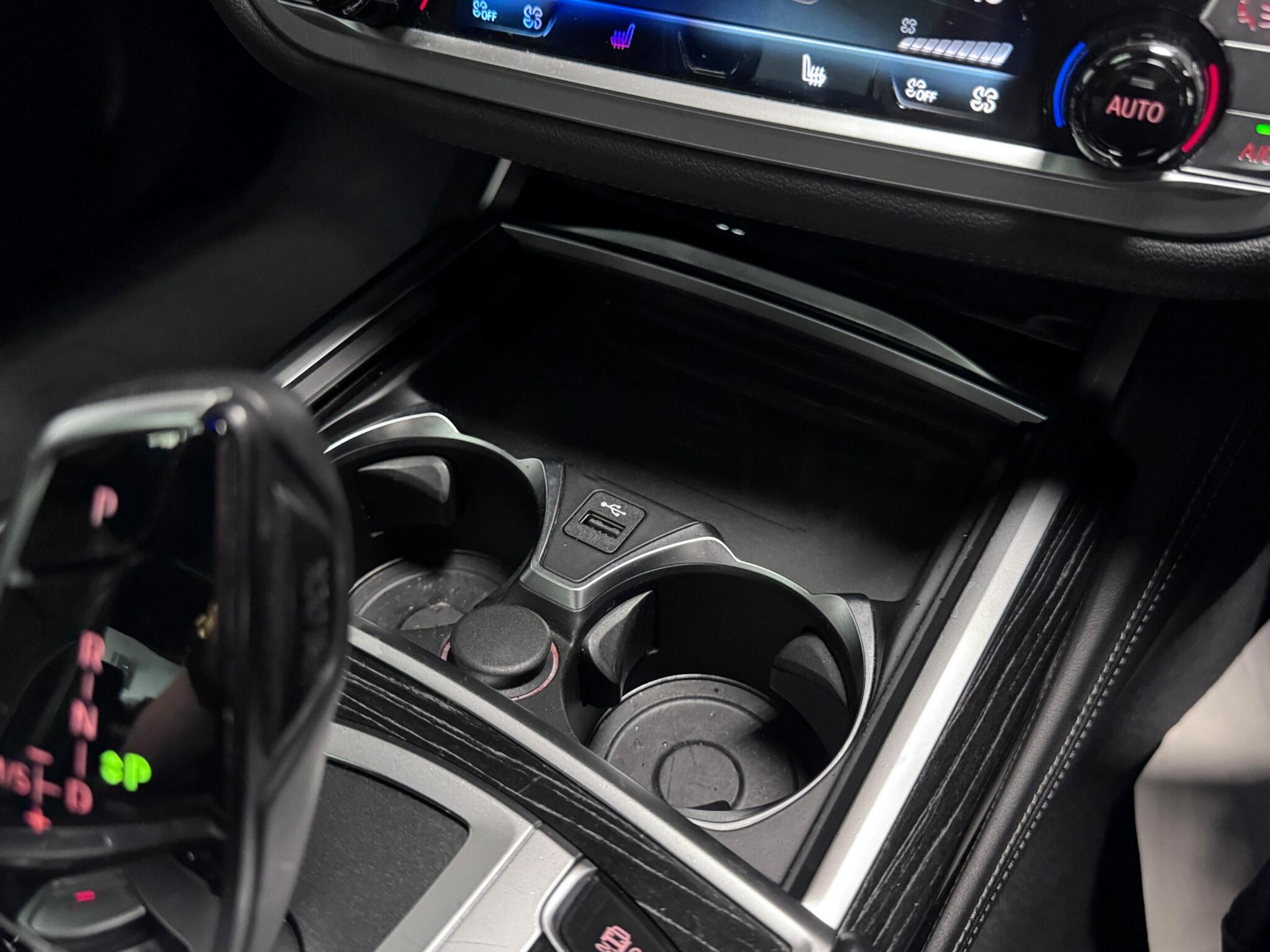 BMW 7 Series view 36