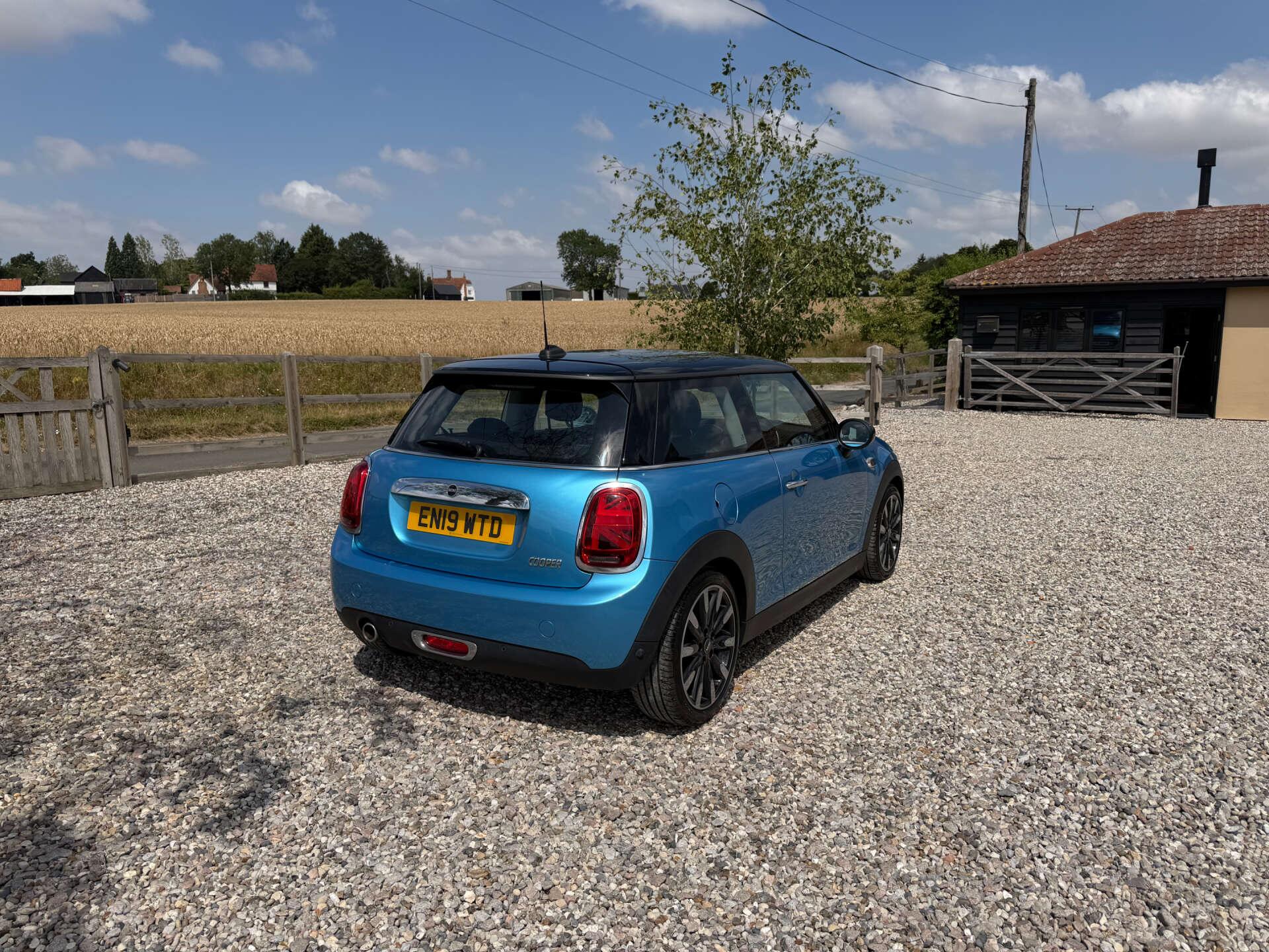 Mini Hatch view 4