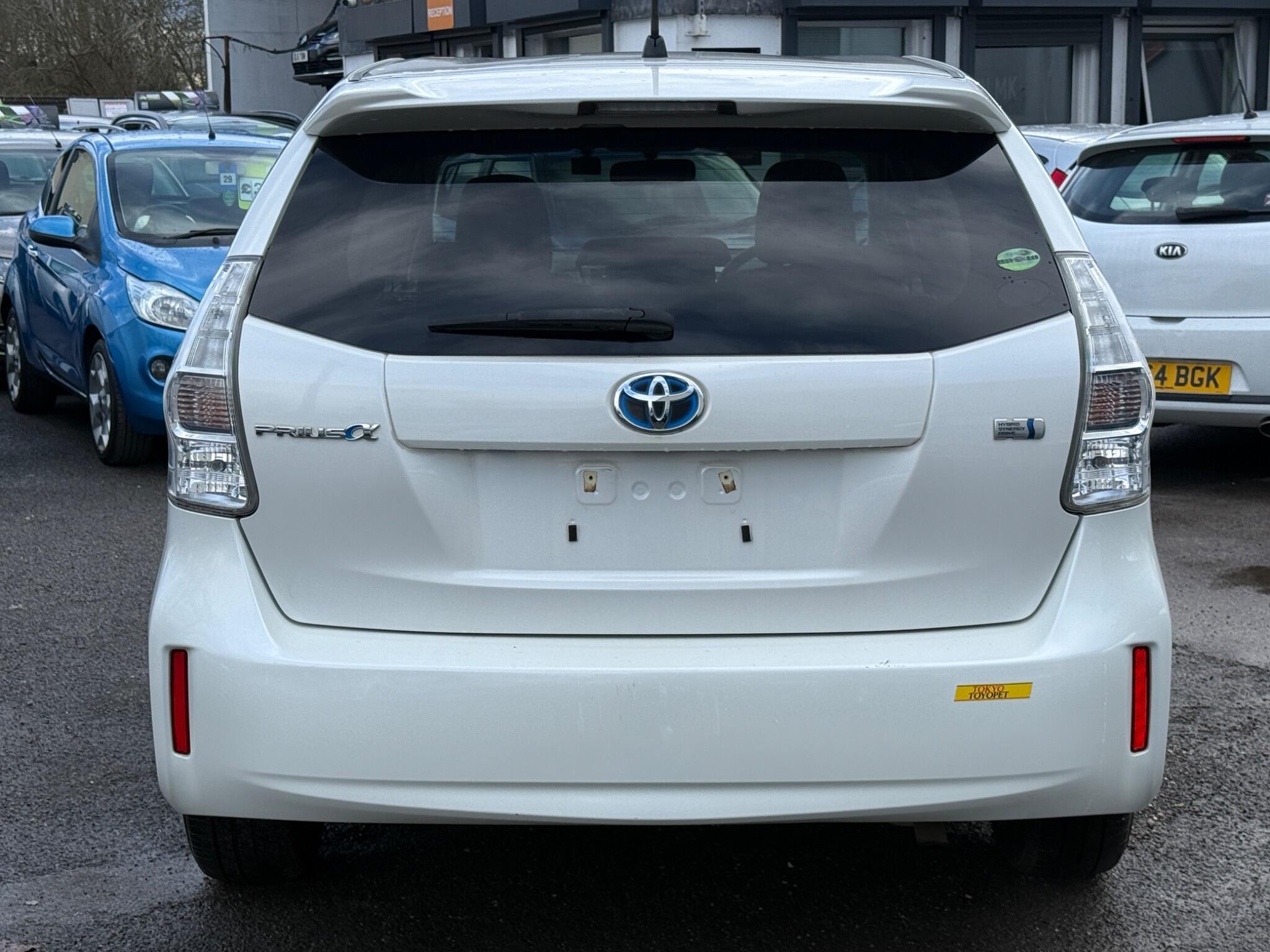 Toyota Prius+ - Image 16