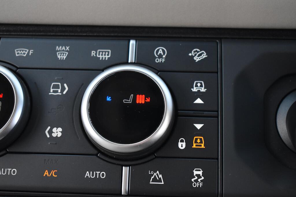 Land Rover Defender view 86