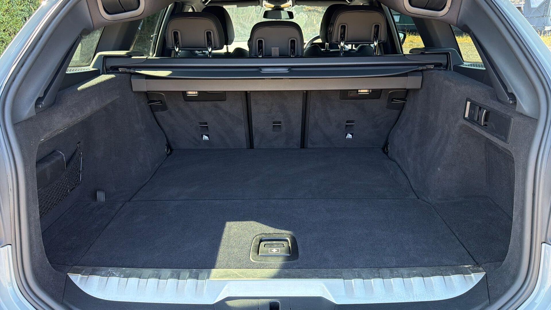 BMW 3 Series view 13
