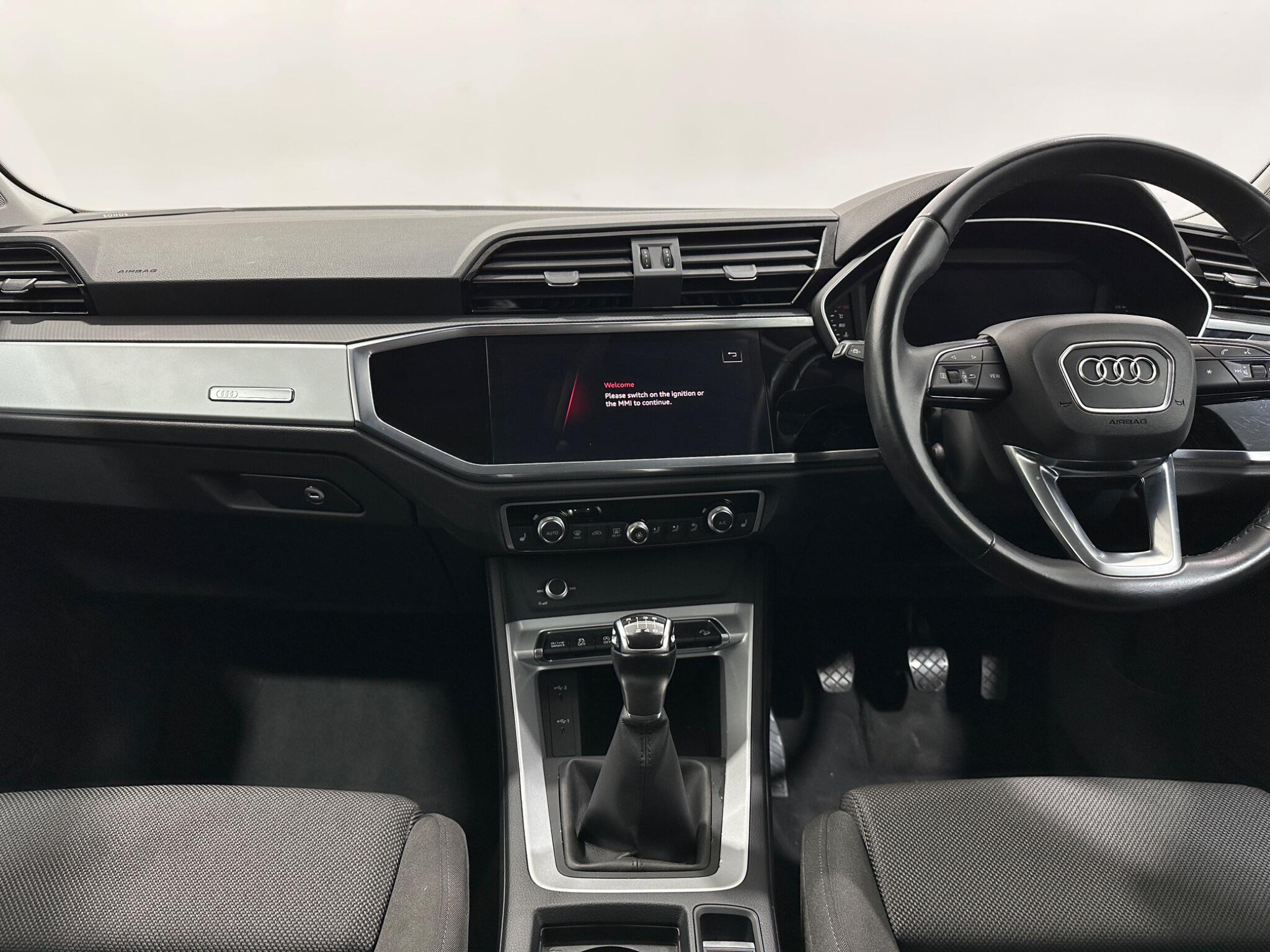 Audi Q3 view 20