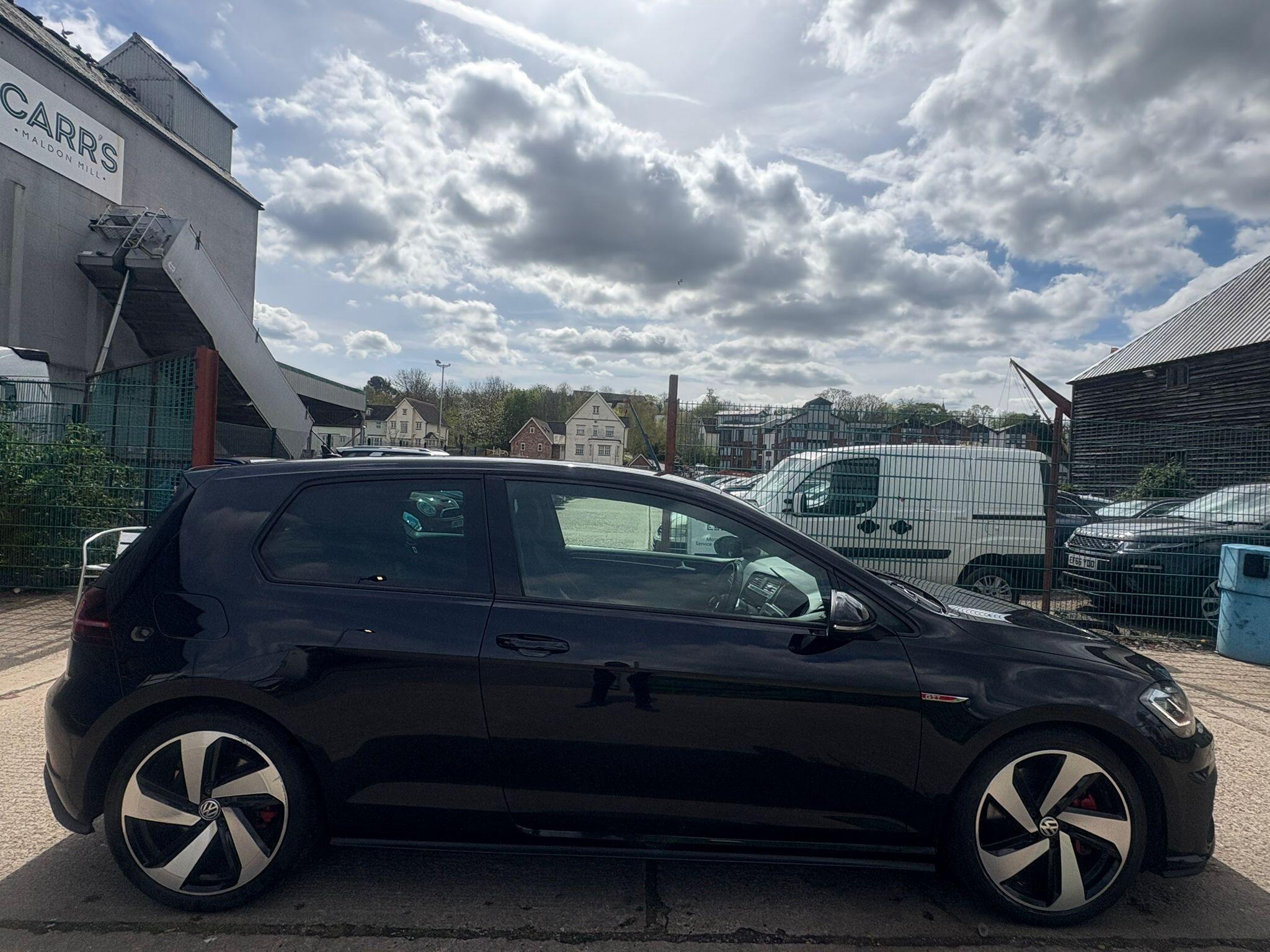 Volkswagen Golf view 3