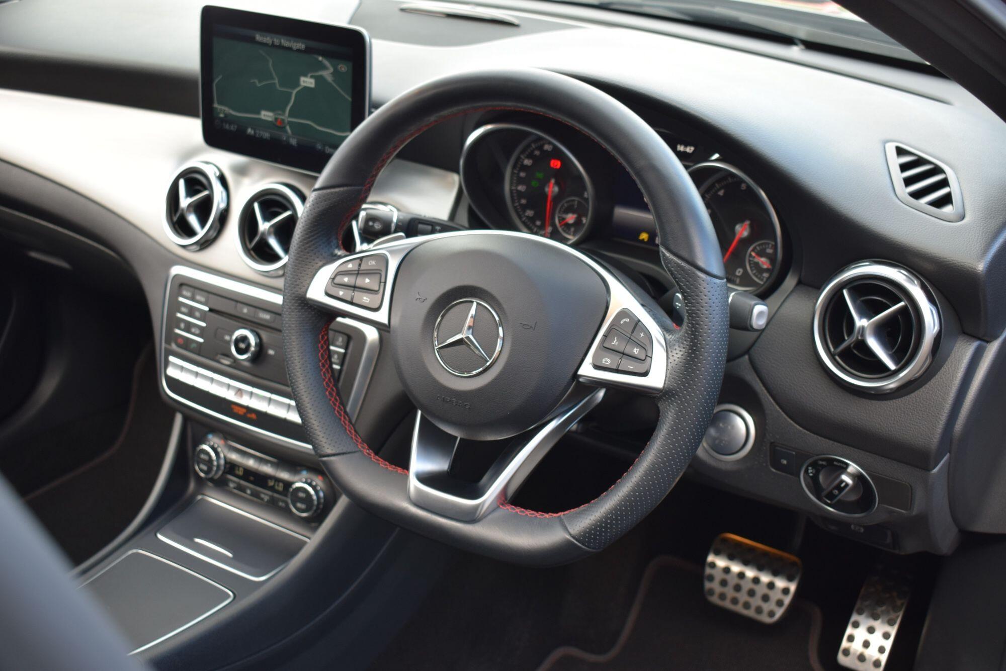 Mercedes-Benz GLA view 14