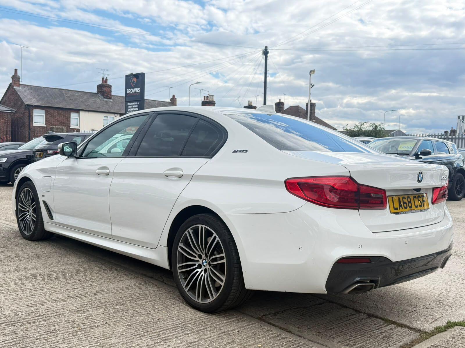 BMW 5 Series view 4