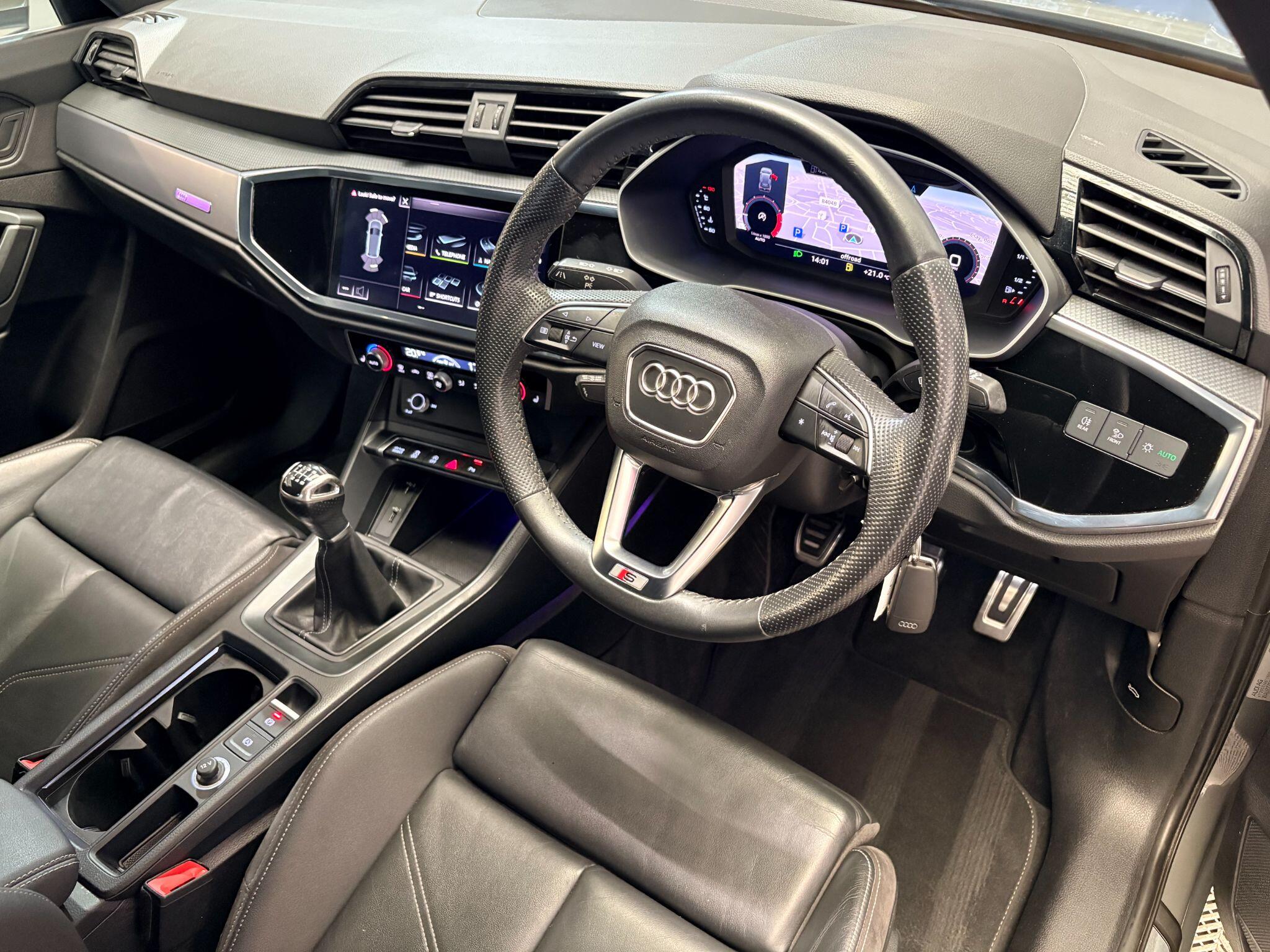 Audi Q3 view 26