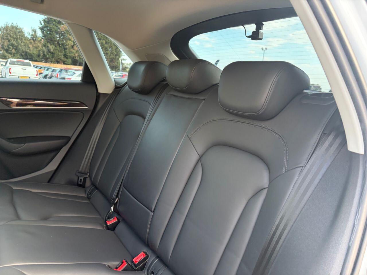 Audi Q3 view 23