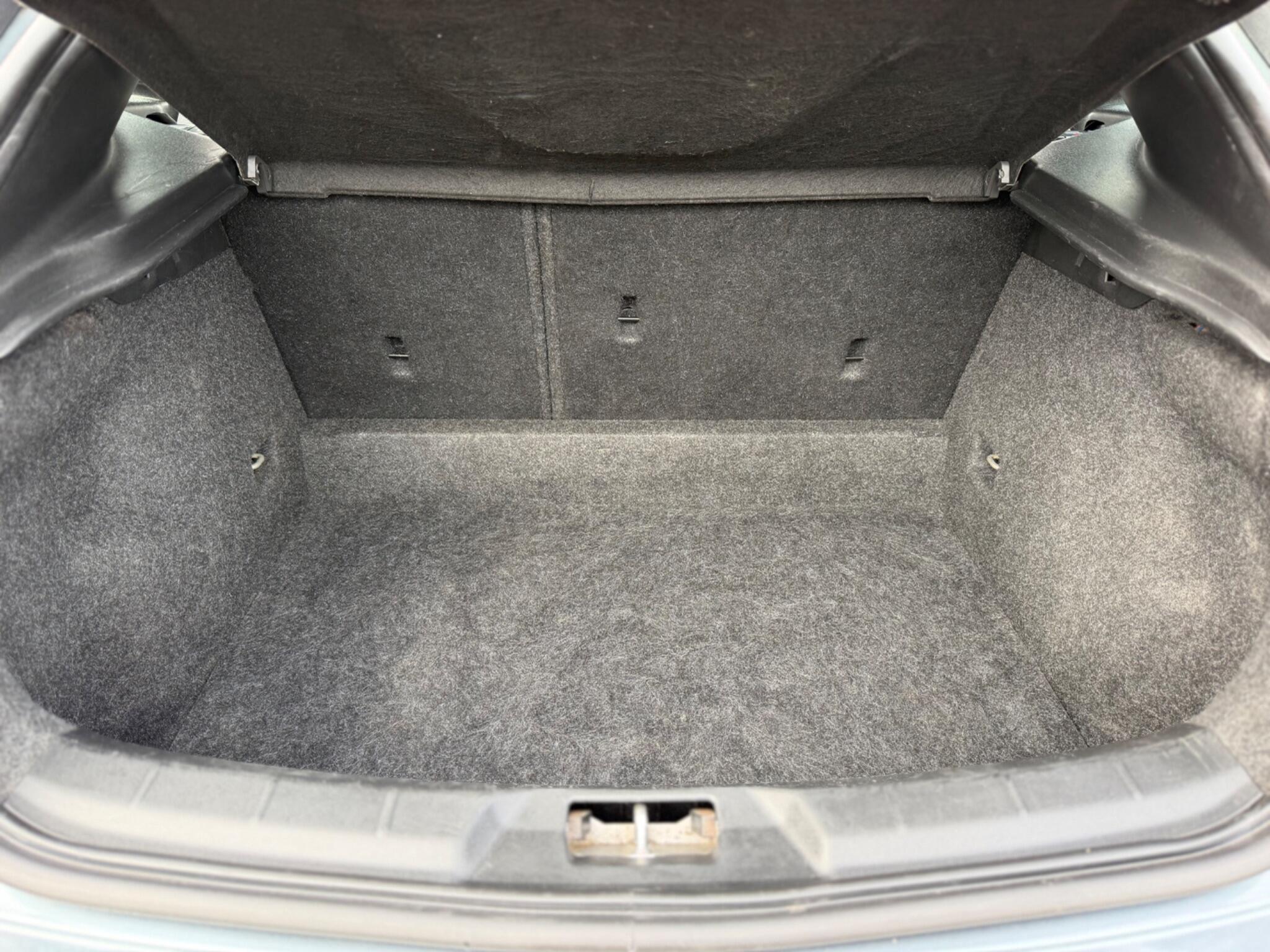 Volvo V40 view 45