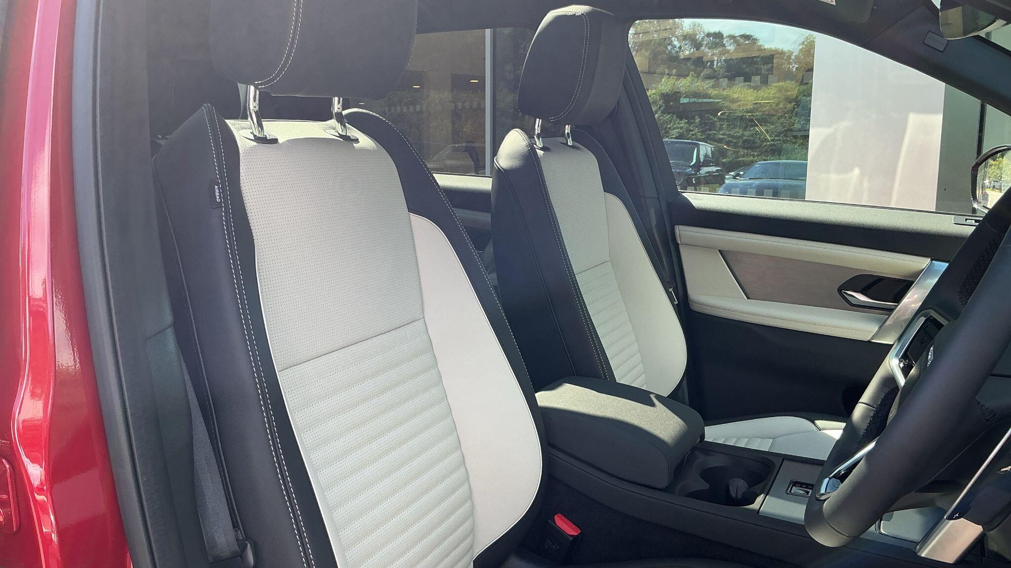 Land Rover Discovery Sport view 8