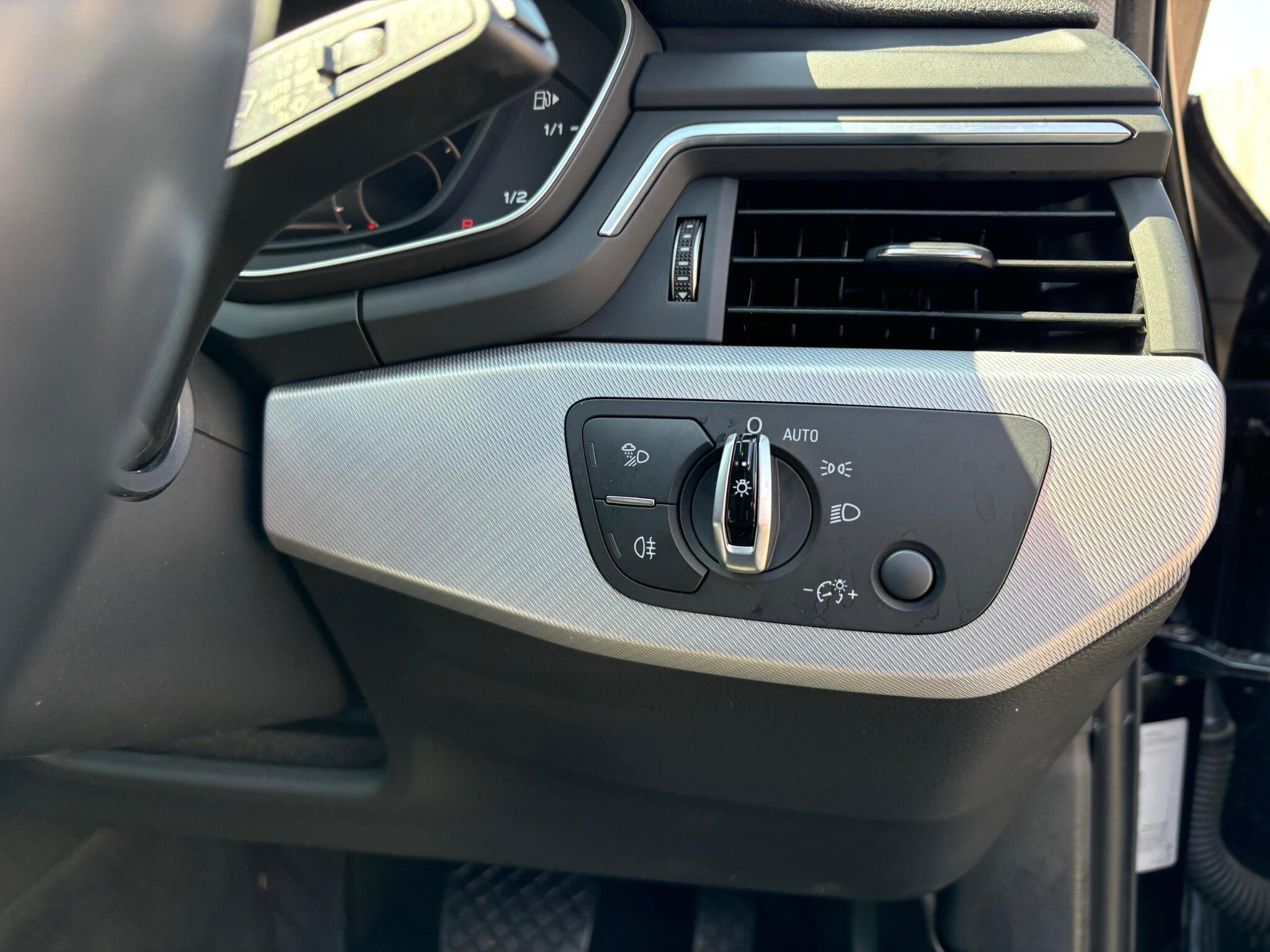 Audi A4 Avant view 26