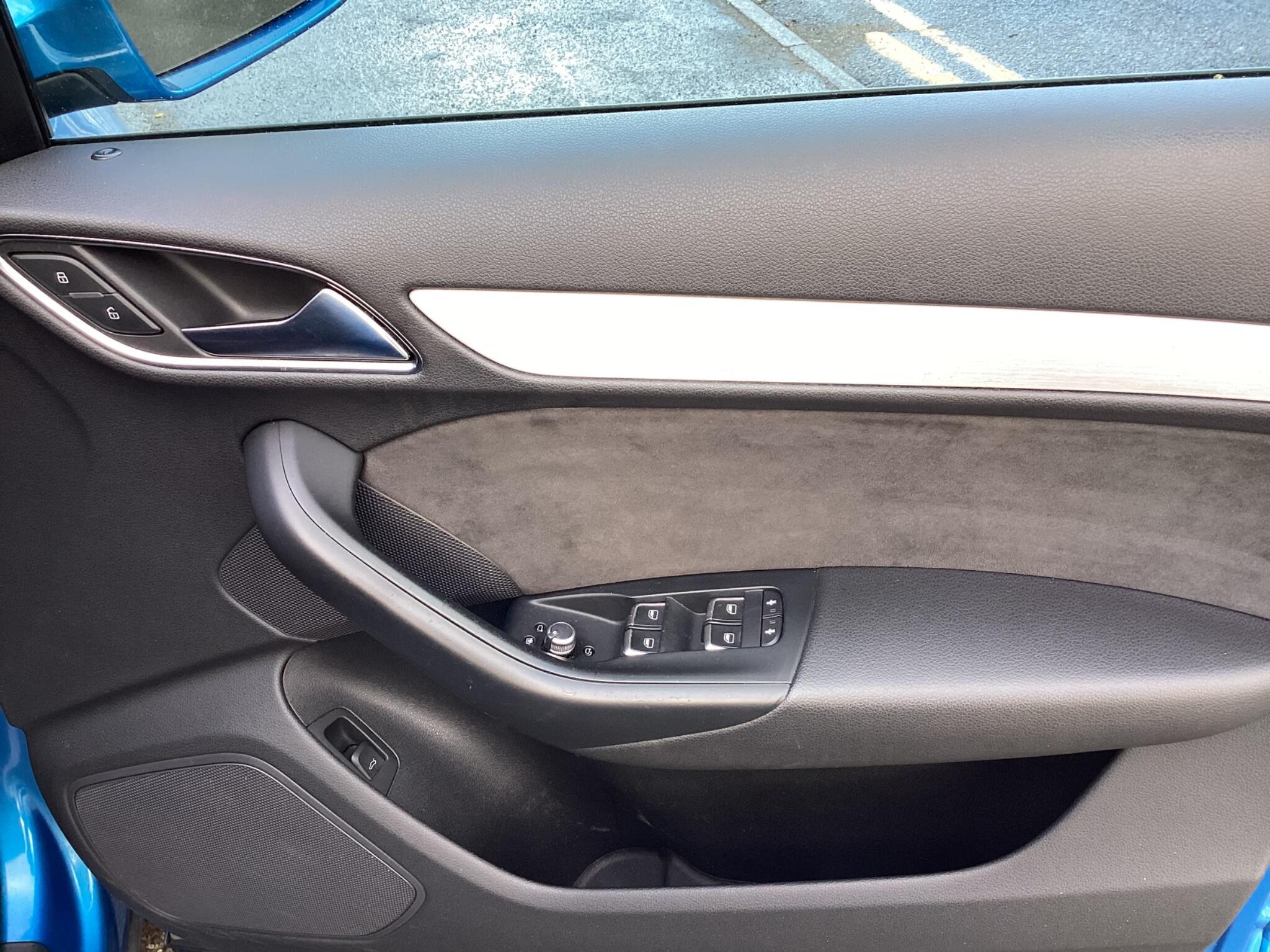 Audi Q3 view 23