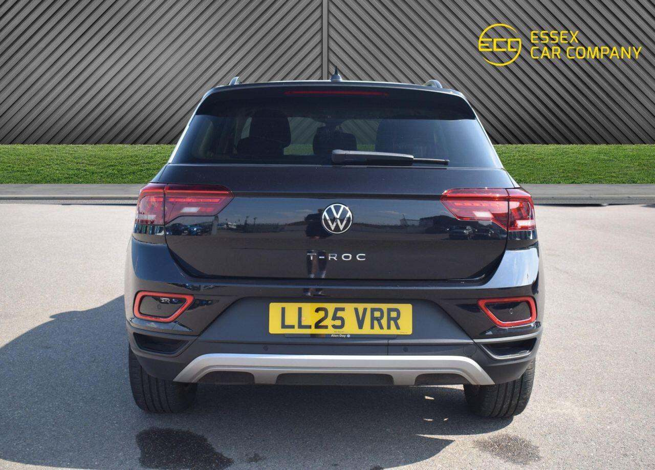 Volkswagen T-Roc view 11