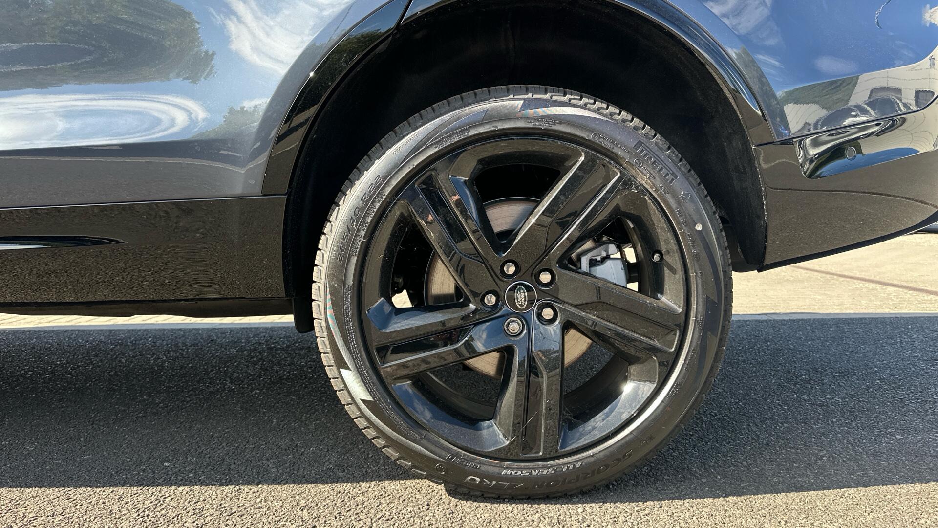 Land Rover Discovery view 18