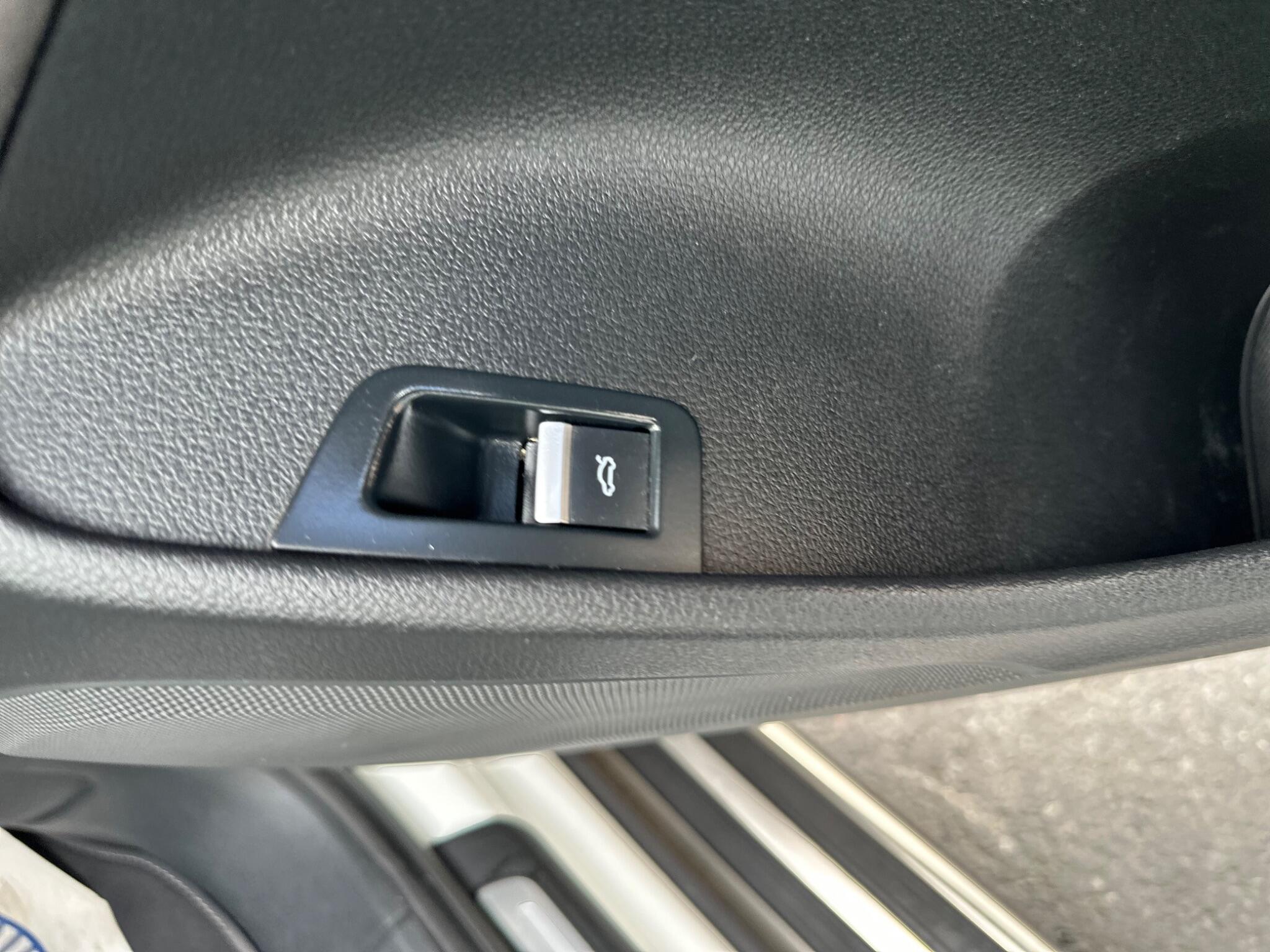 Audi Q7 view 18
