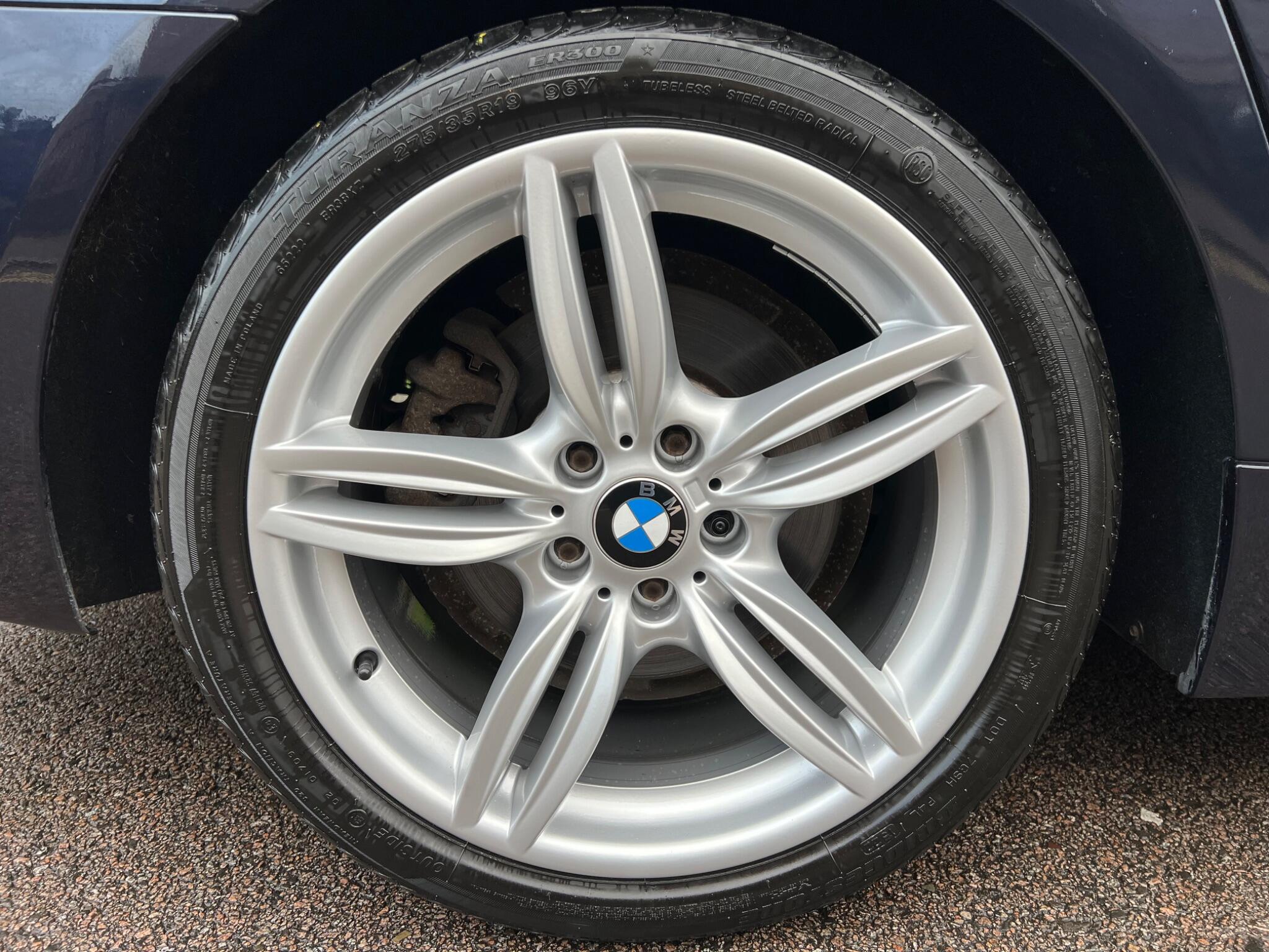 BMW 5 Series view 25