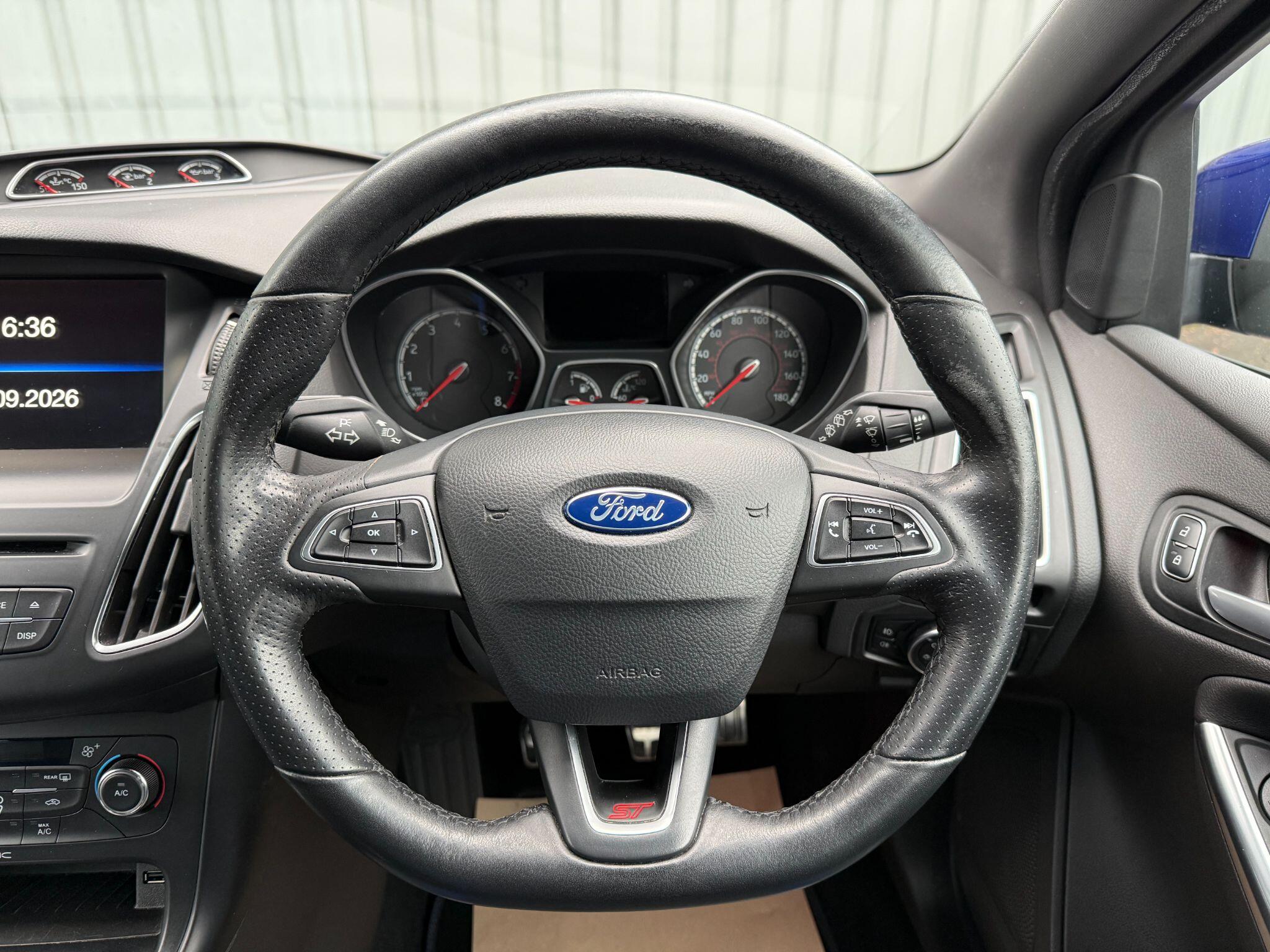 Ford Focus view 24