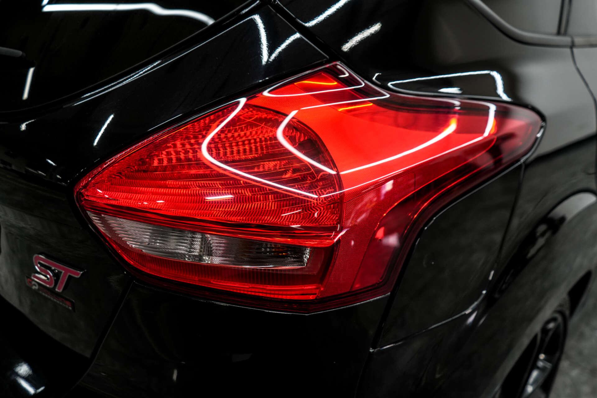 Ford Focus view 9