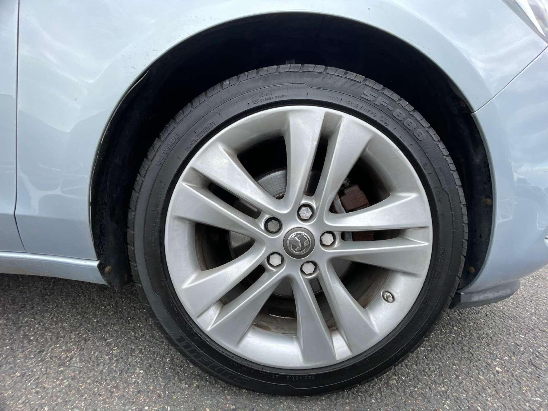 Vauxhall Zafira Tourer view 3