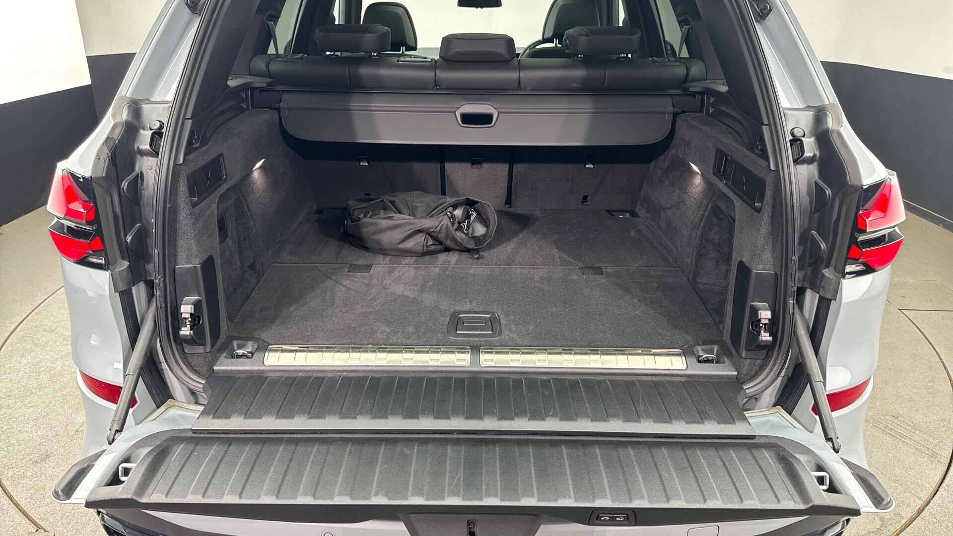 BMW X5 view 13