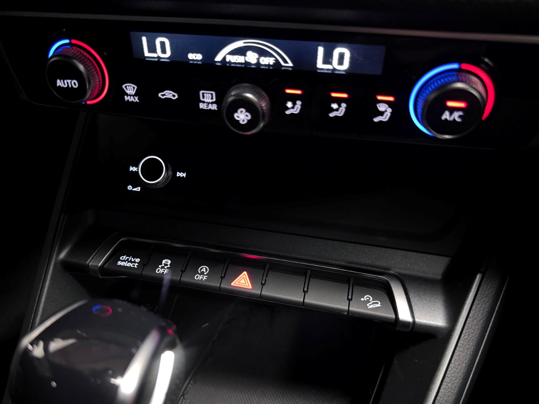 Audi Q3 view 29