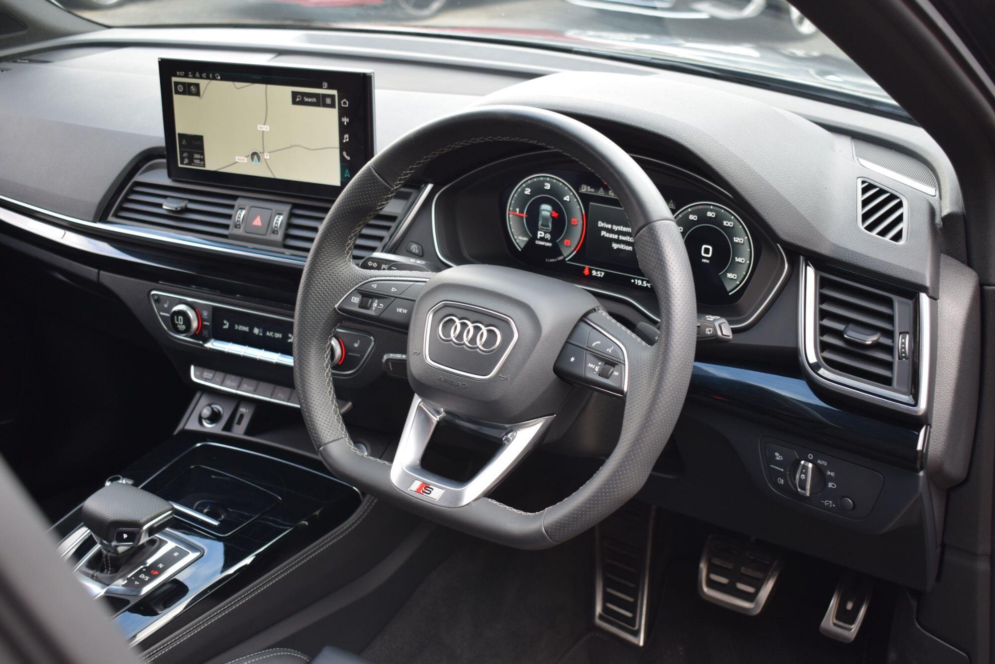 Audi Q5 view 14
