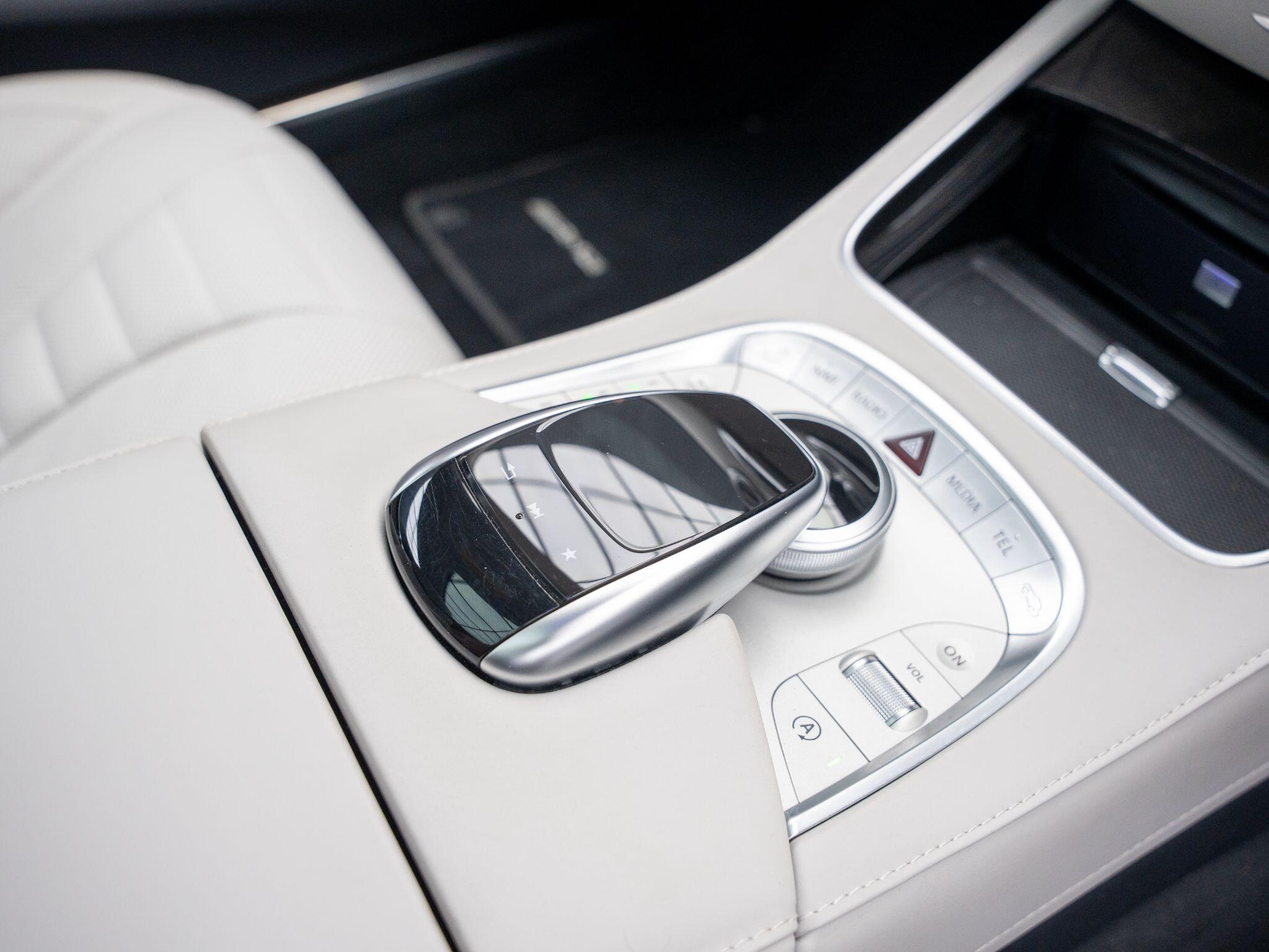 Mercedes-Benz S-Class view 35