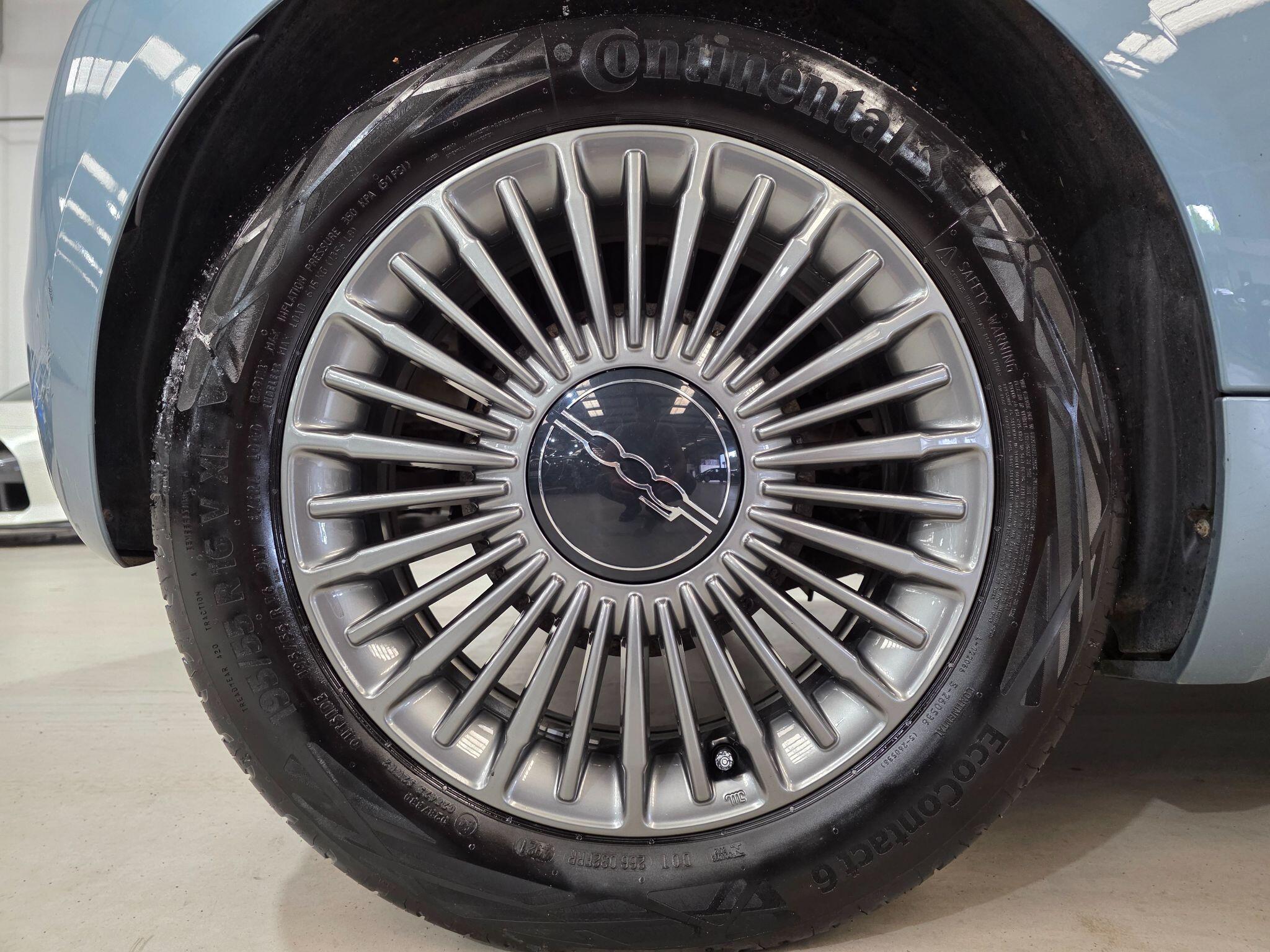 Fiat 500e view 25