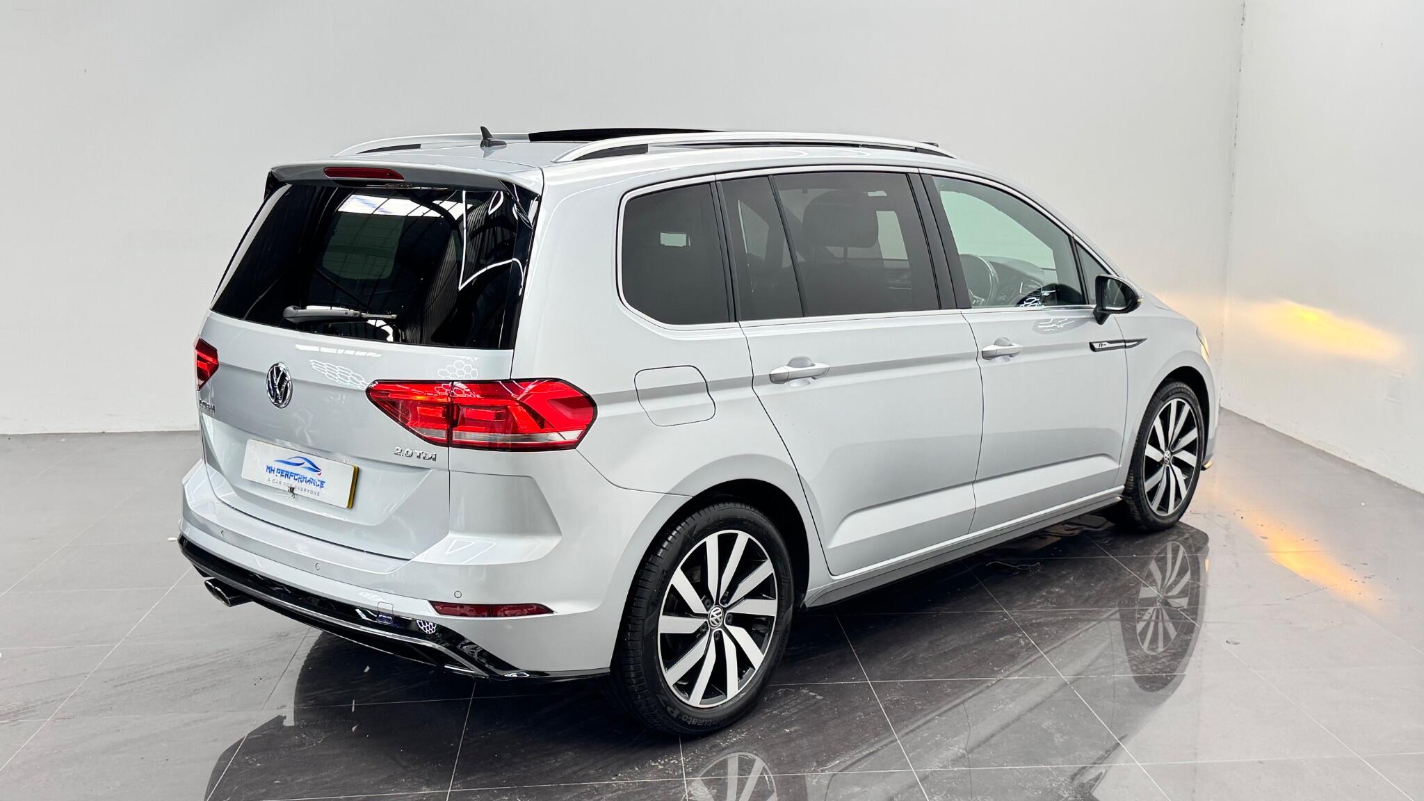 Volkswagen Touran view 5