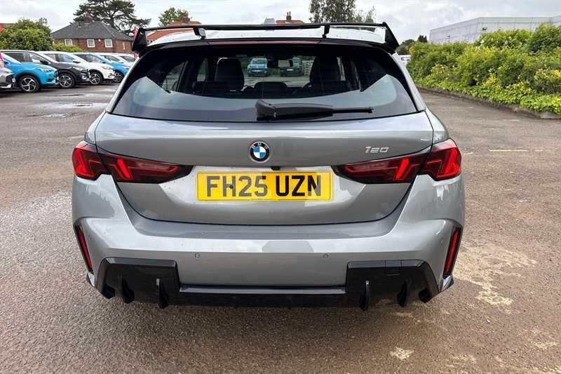 BMW 1 Series view 27