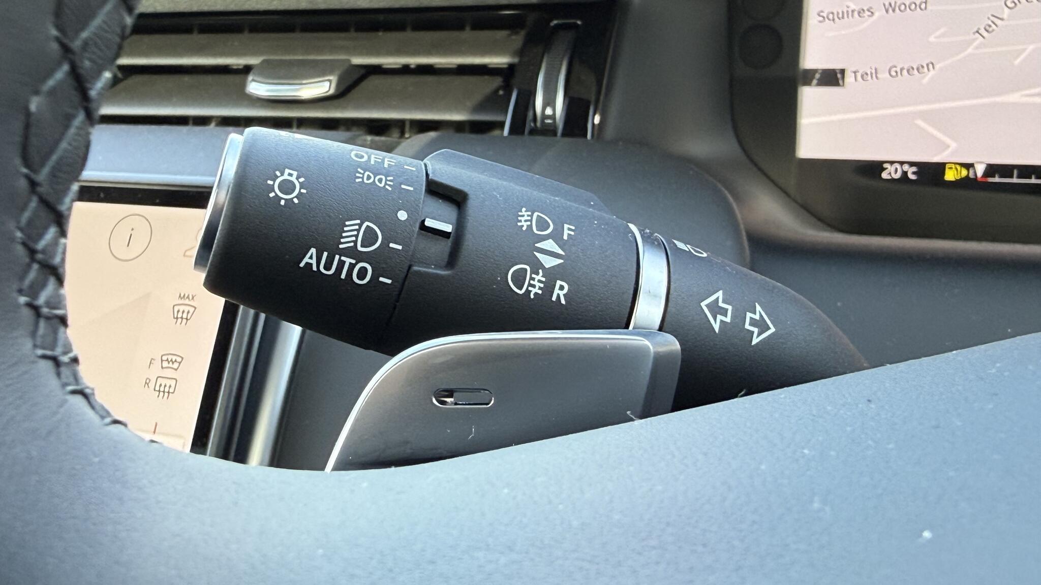 Land Rover Discovery Sport view 45