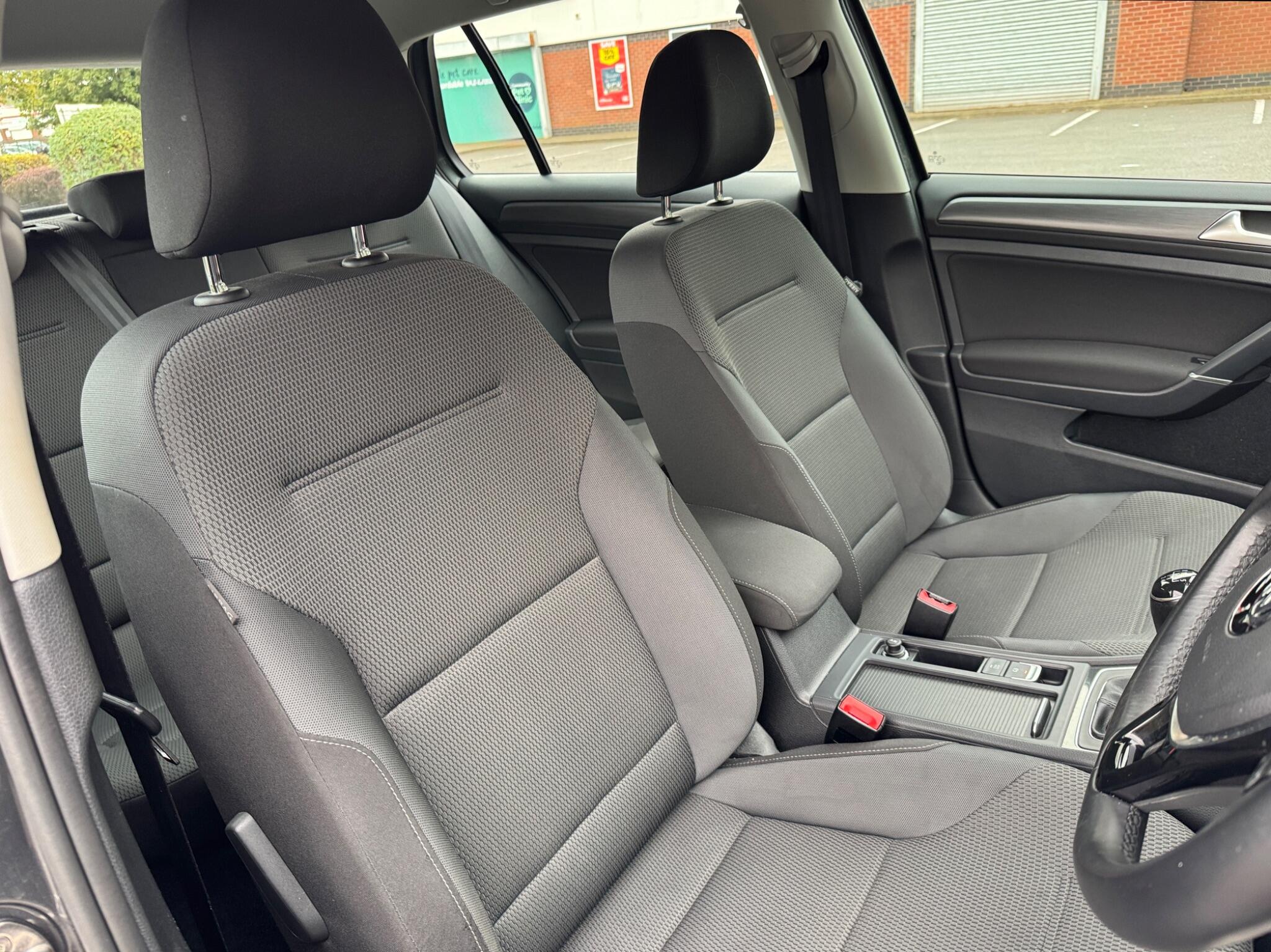 Volkswagen Golf view 24