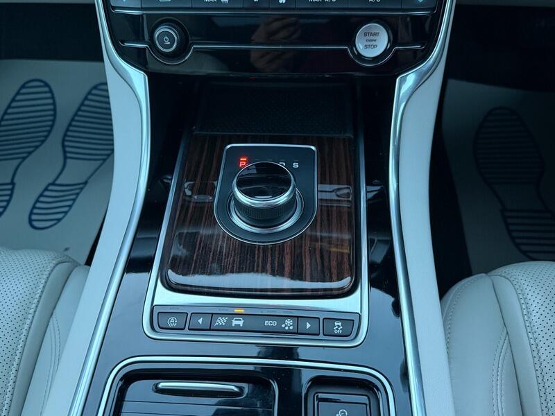 Jaguar XF view 41