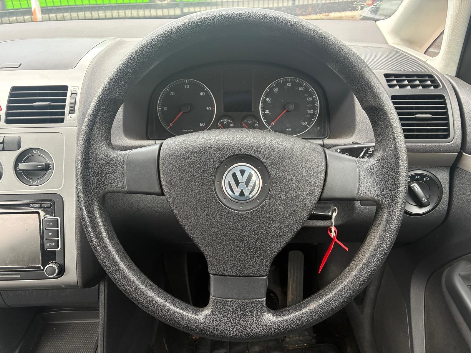 Volkswagen Touran view 17