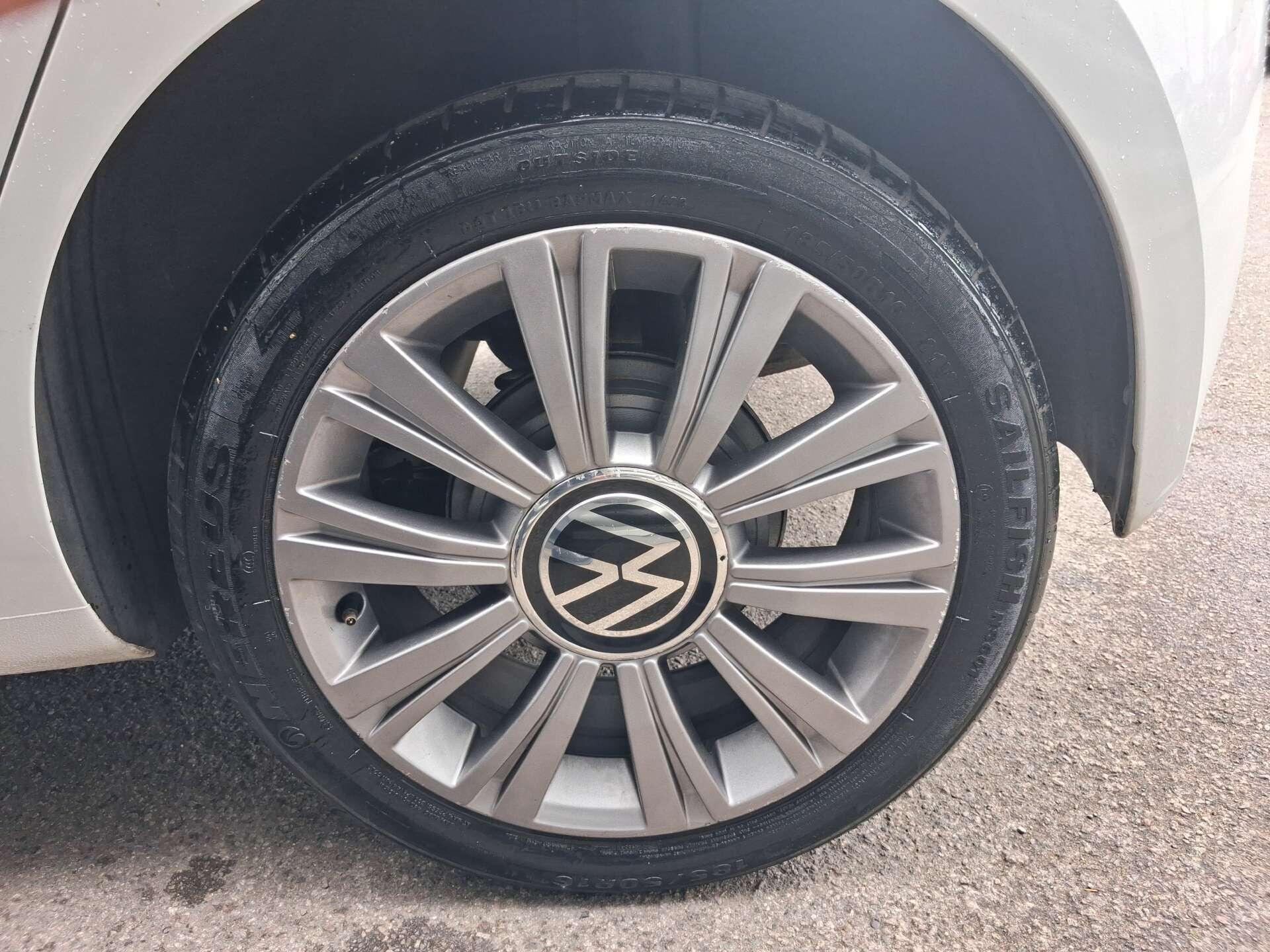 Volkswagen up! view 18