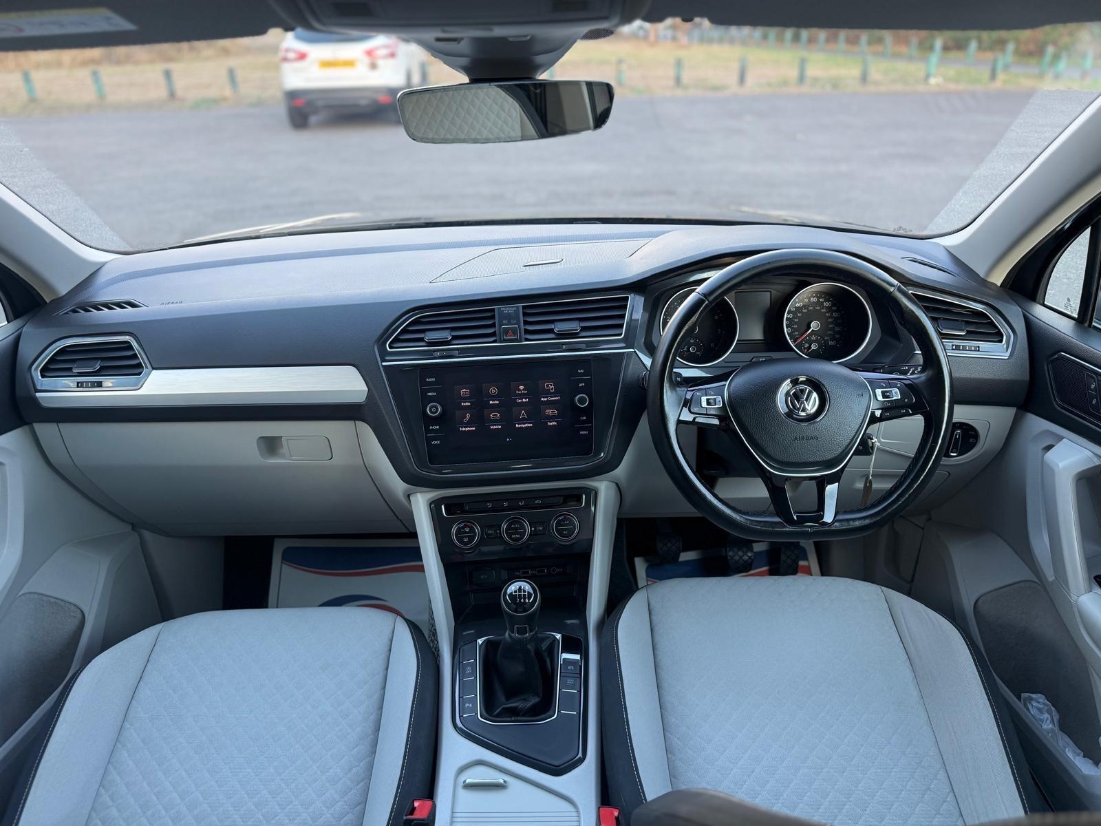 Volkswagen Tiguan view 2