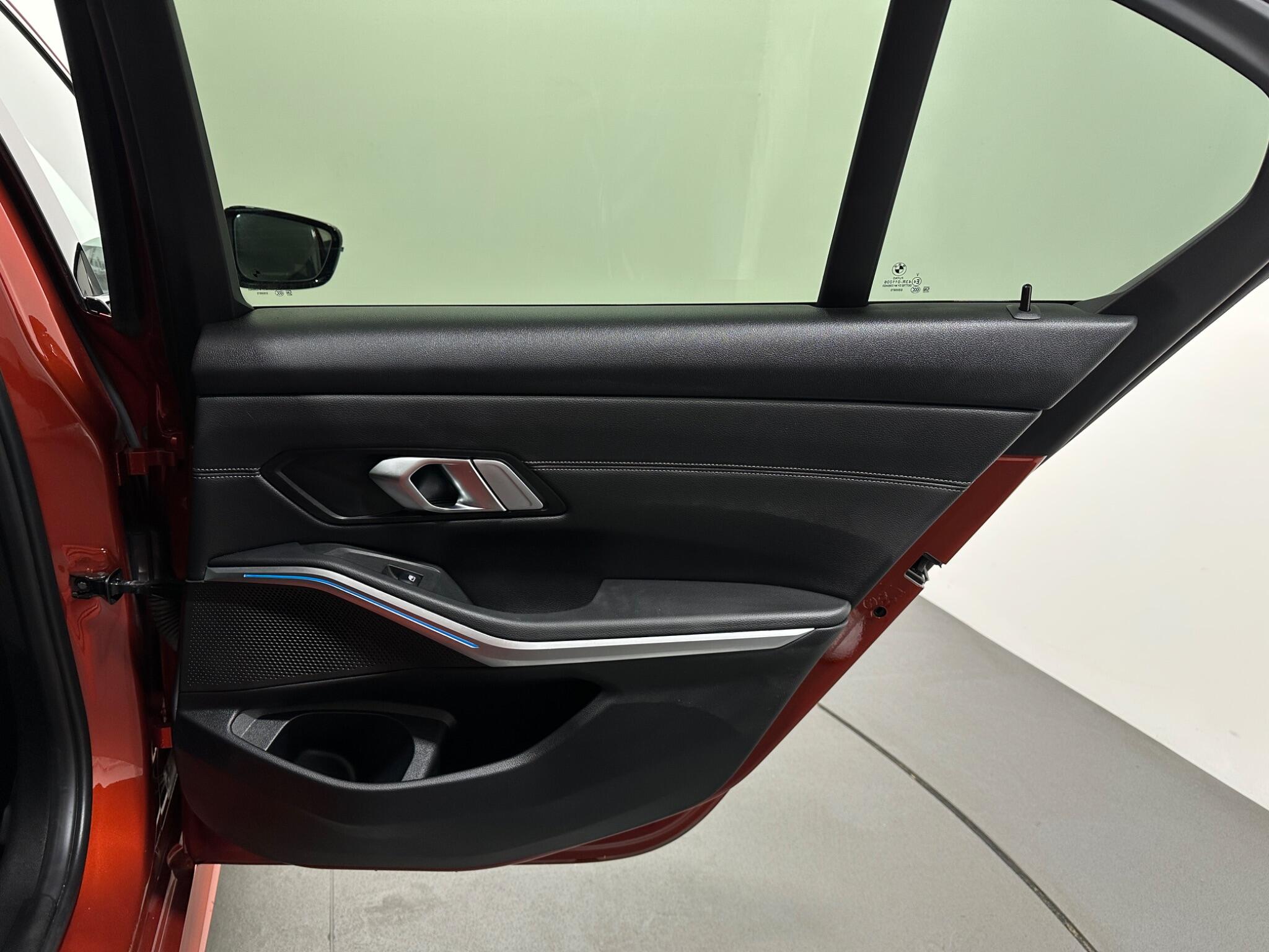 BMW 3 Series view 46