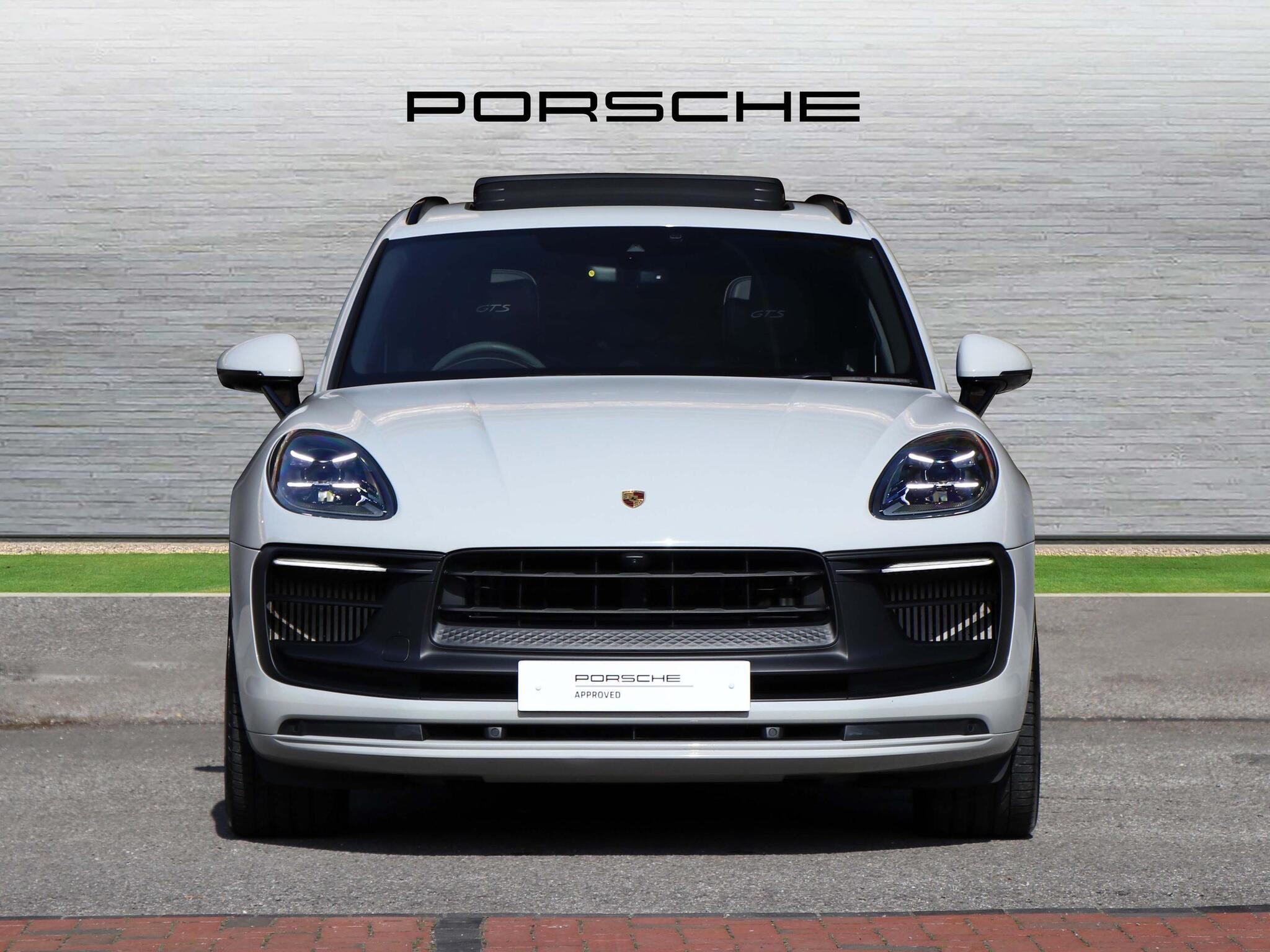 Porsche Macan view 7