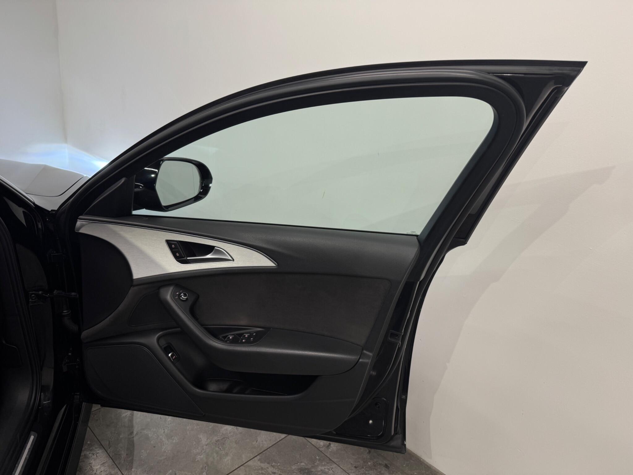 Audi A6 view 11