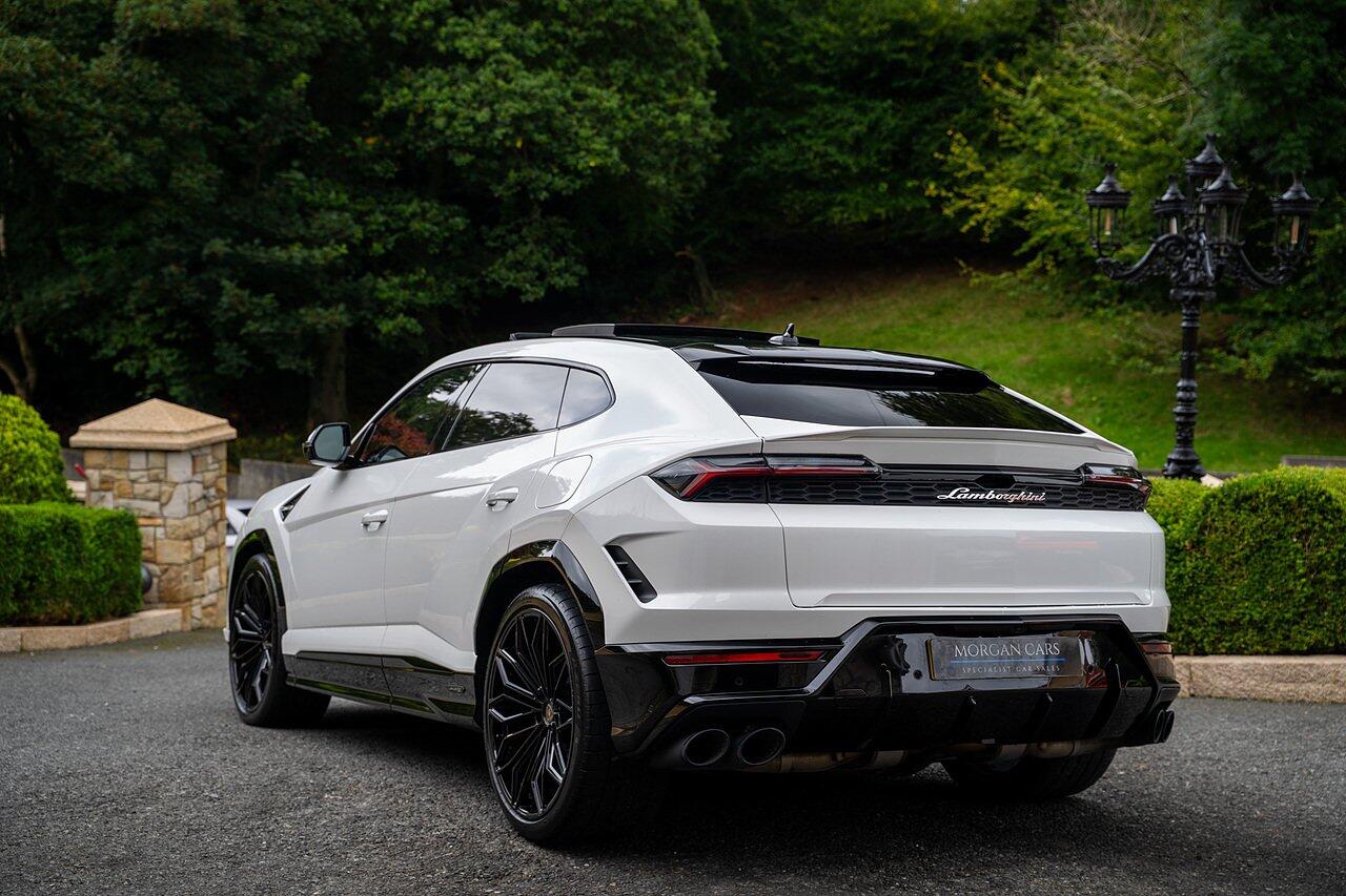 Lamborghini Urus view 106