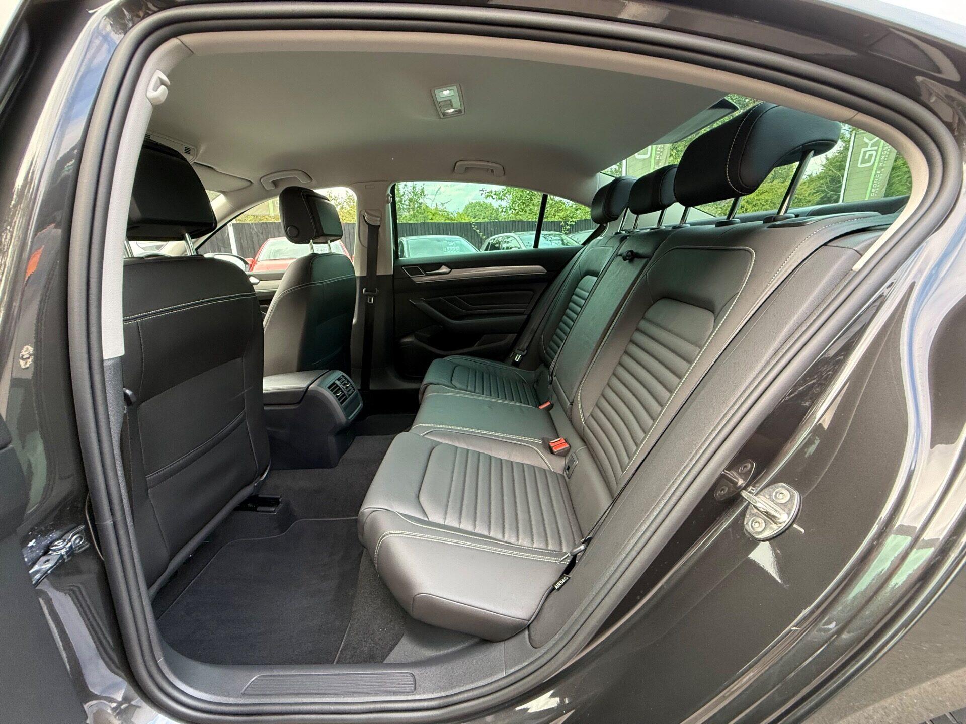 Volkswagen Passat view 25
