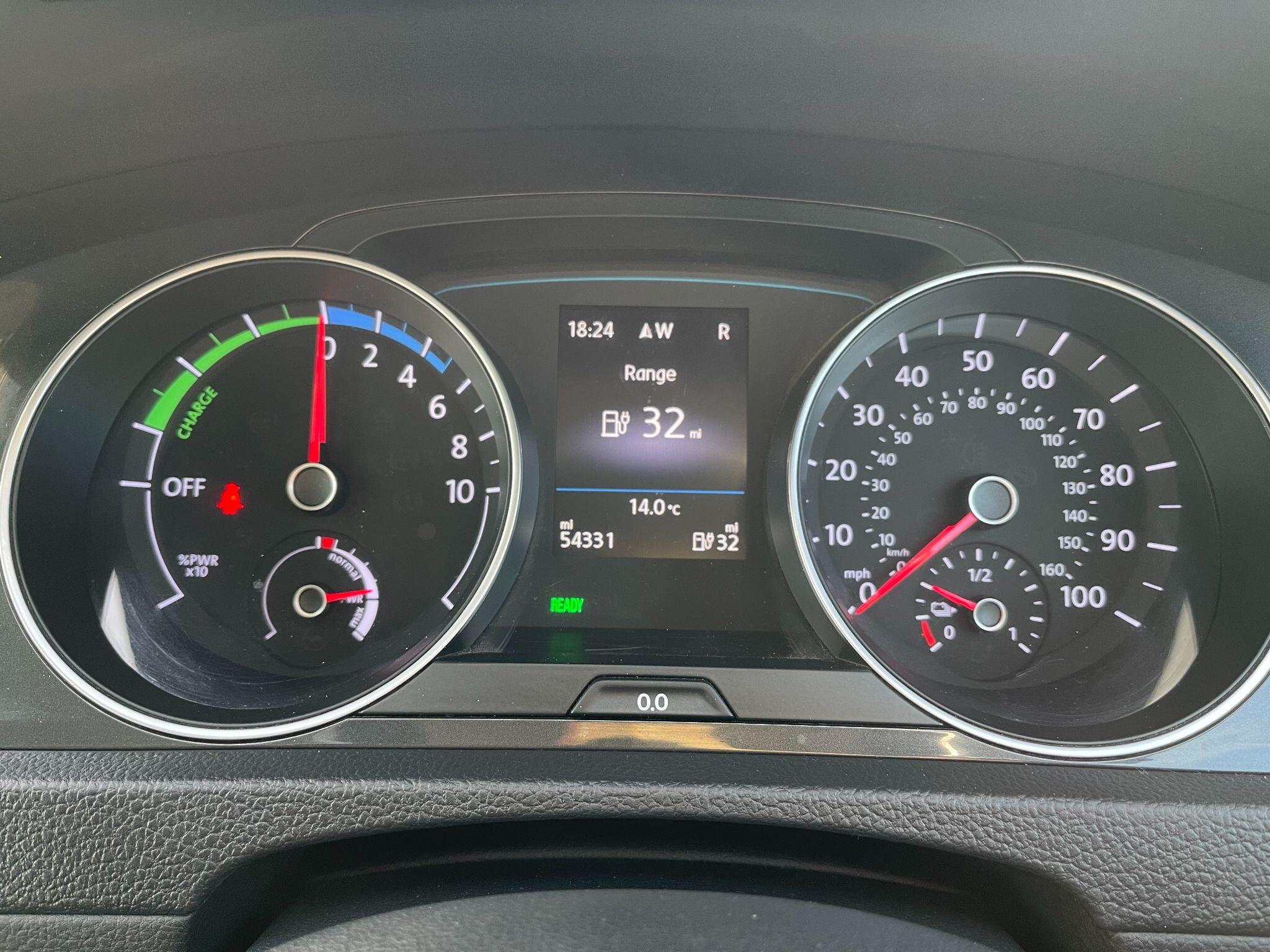 Volkswagen E-Golf view 47