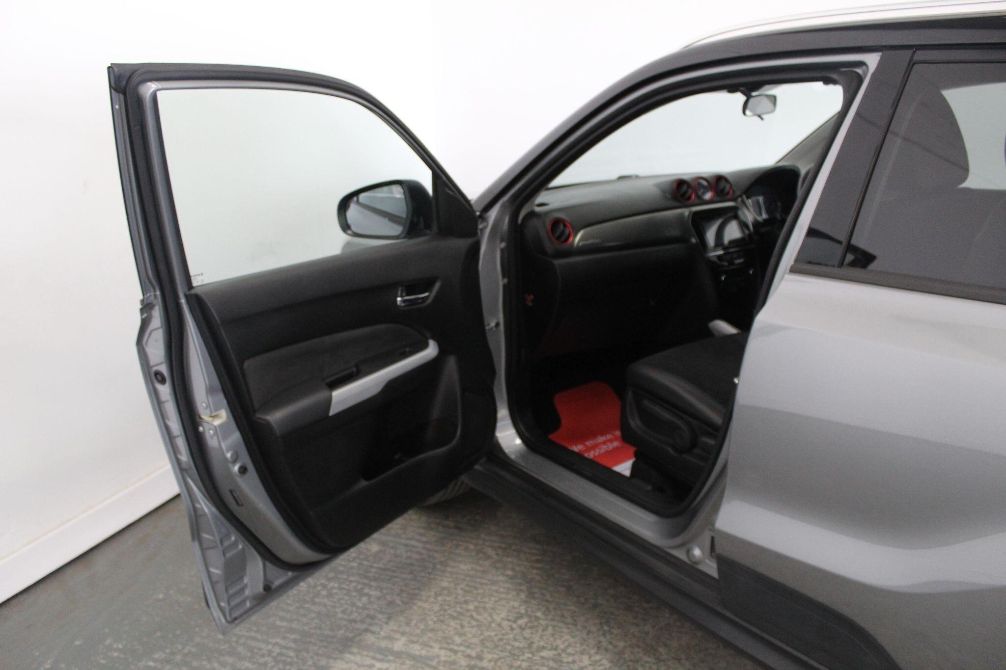 Suzuki Vitara view 27