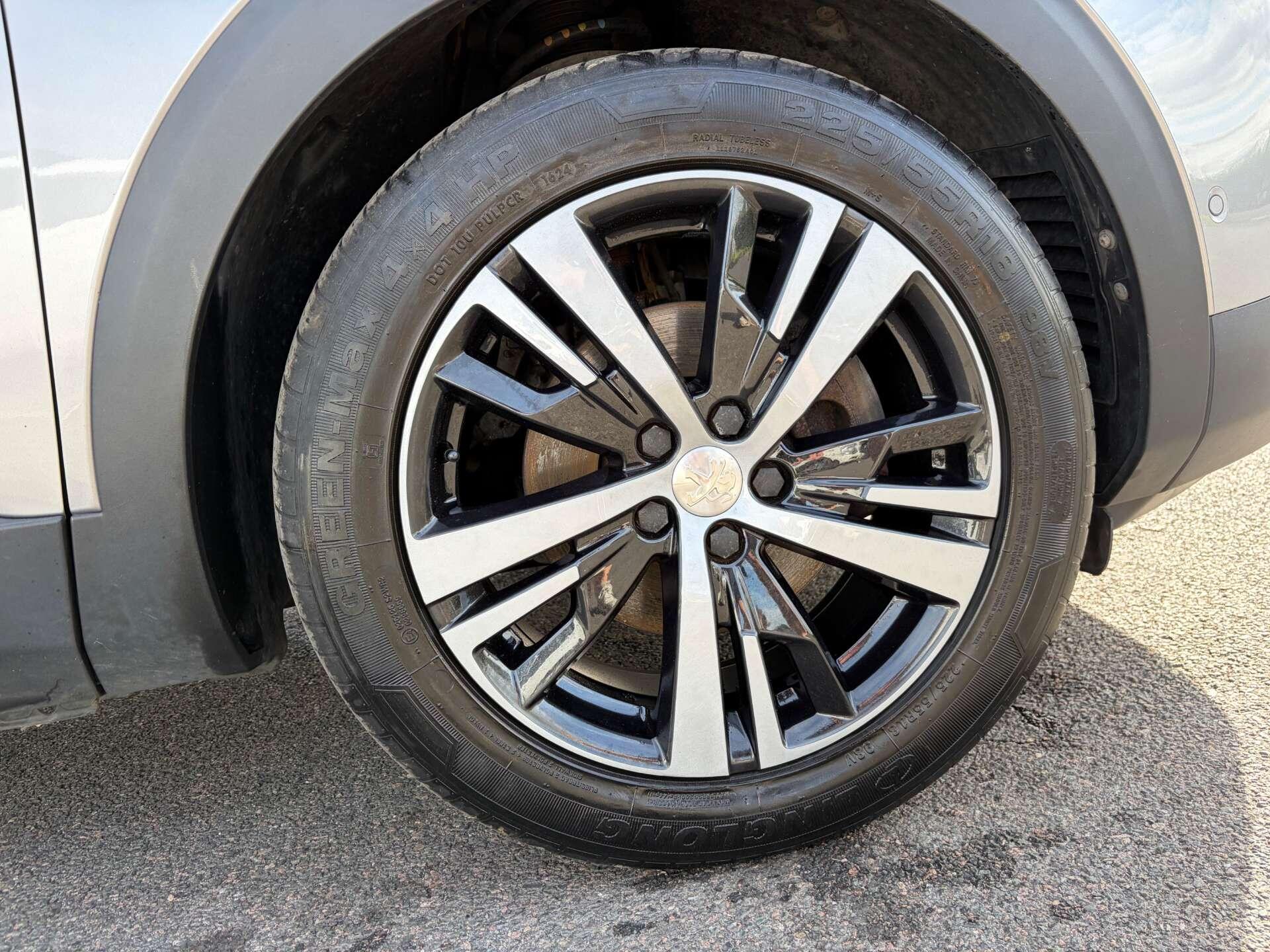 Peugeot 3008 view 9