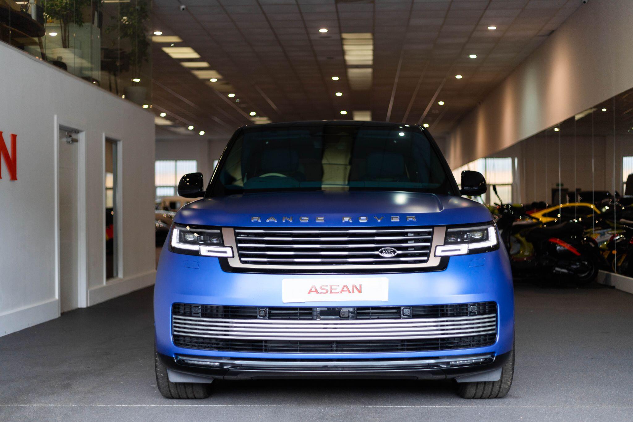 Land Rover Range Rover view 3